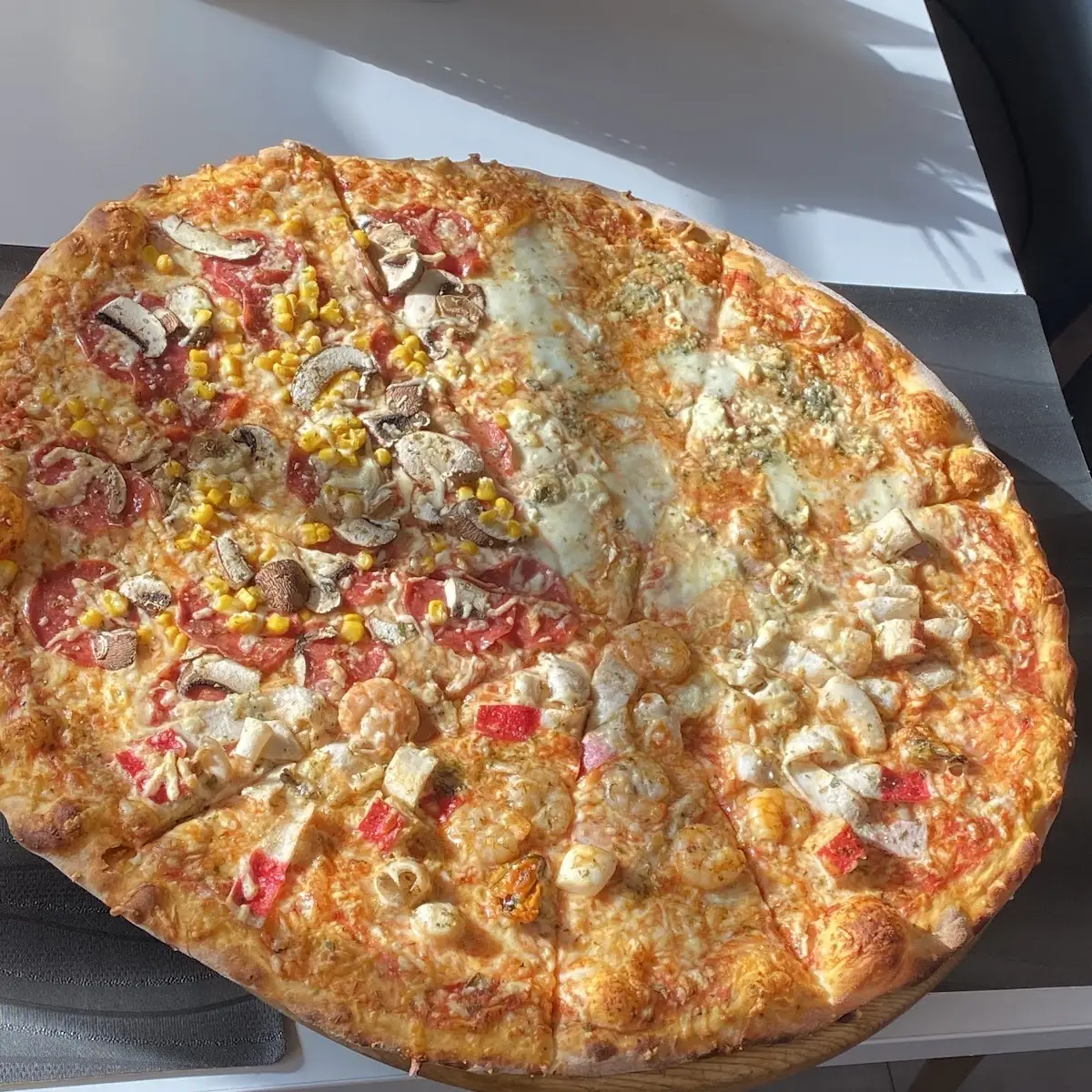 Mixed Pizza, Pizzeria Casa Verona