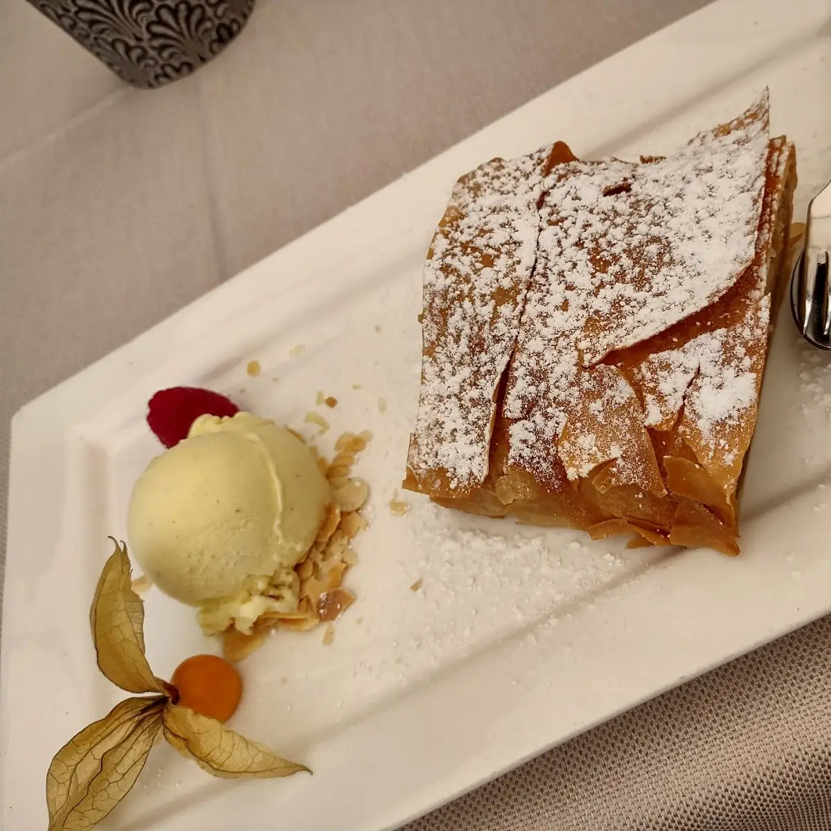 Apfelstrudel Mit Vanilleeis