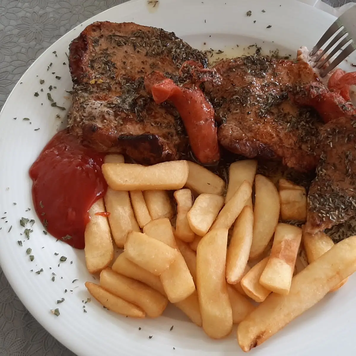 Grillteller, Gasthaus zum Basislager "Harmonie"