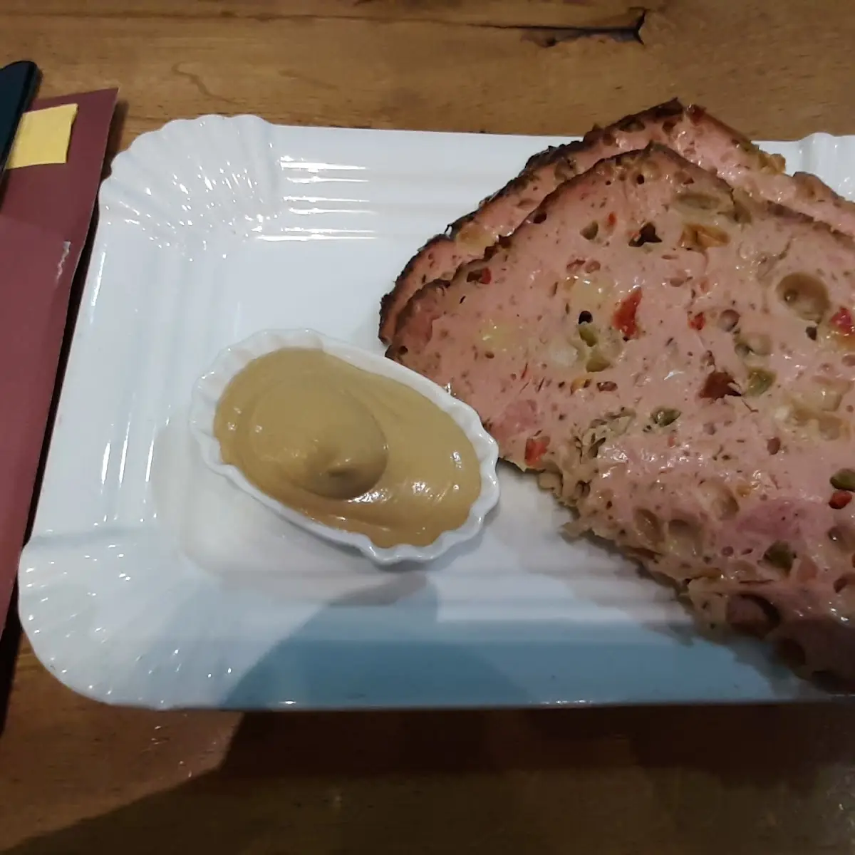 Pfefferonikäseleberkäs
