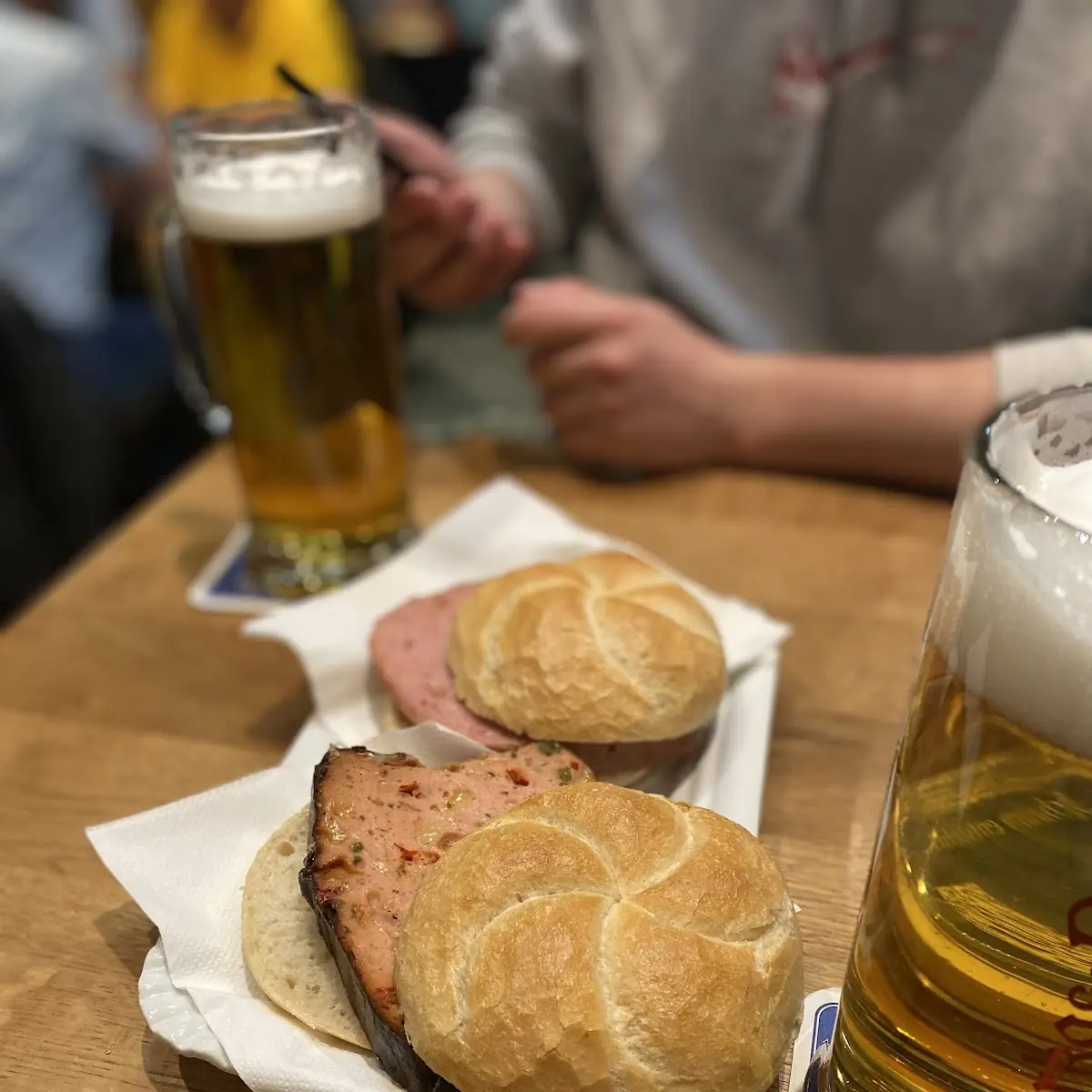 Spinat Knoblauch Leberkäsesemmel Und Ein Zwickelbier