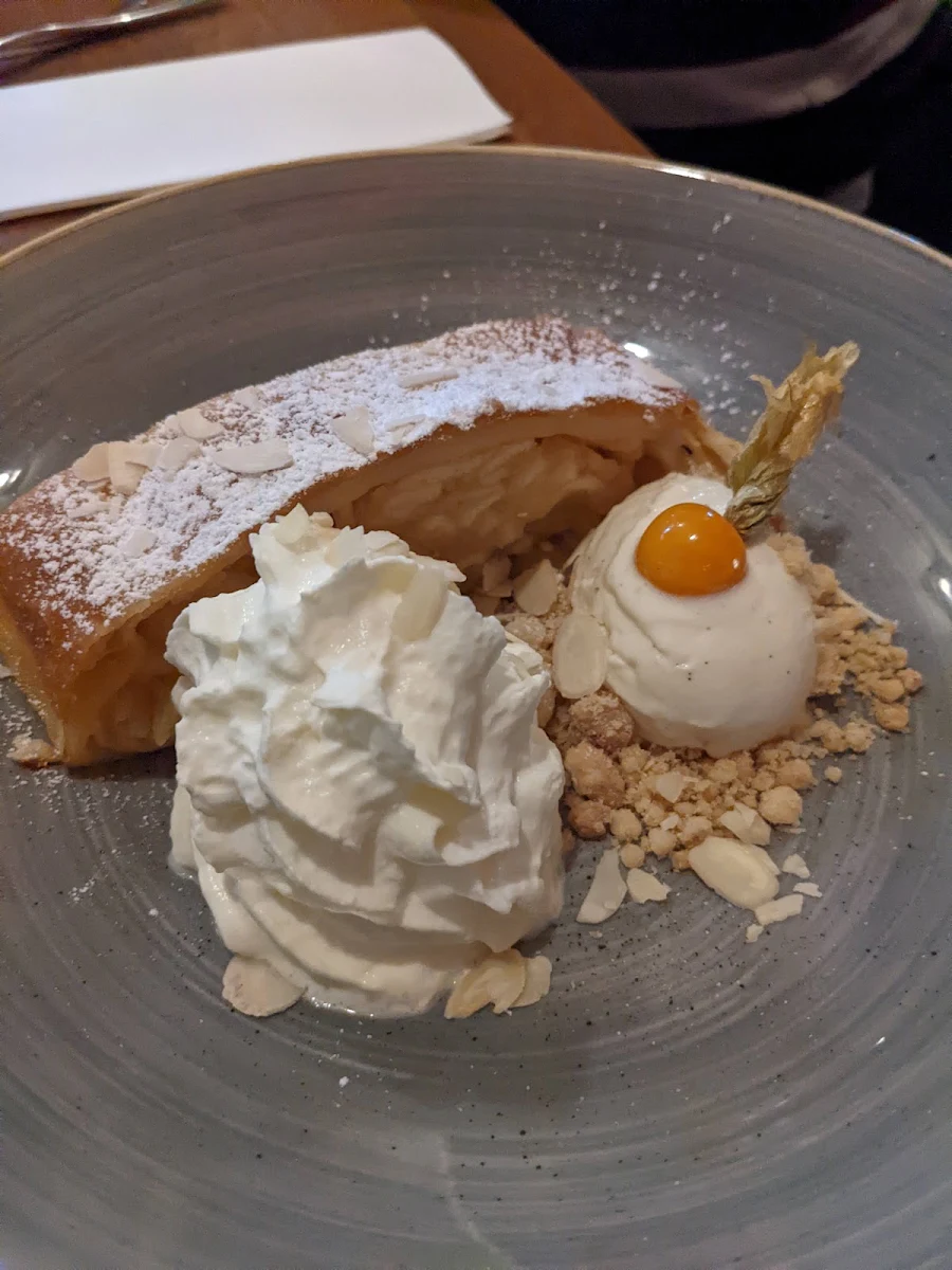 Apfelstrudel Hausgemacht