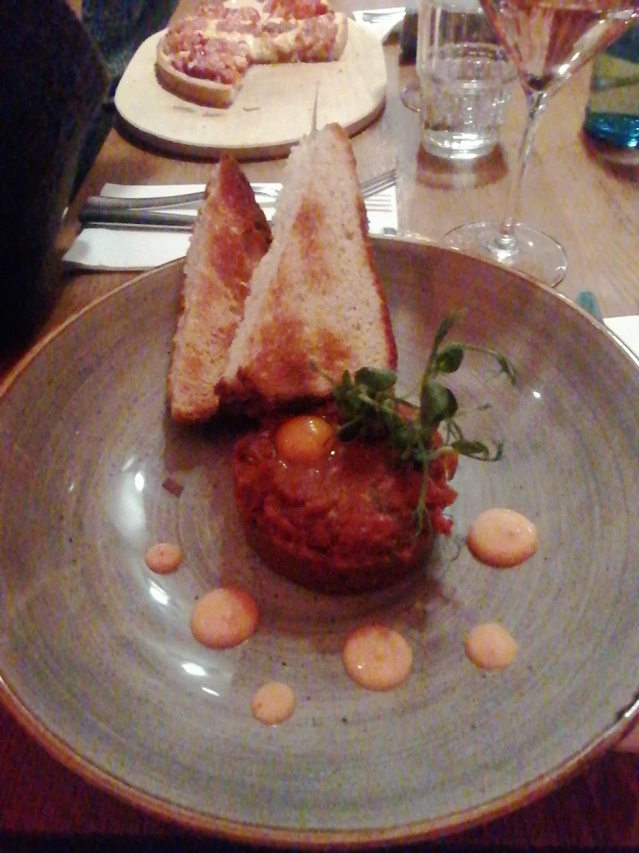 Beef Tartar Mit Wachtelei