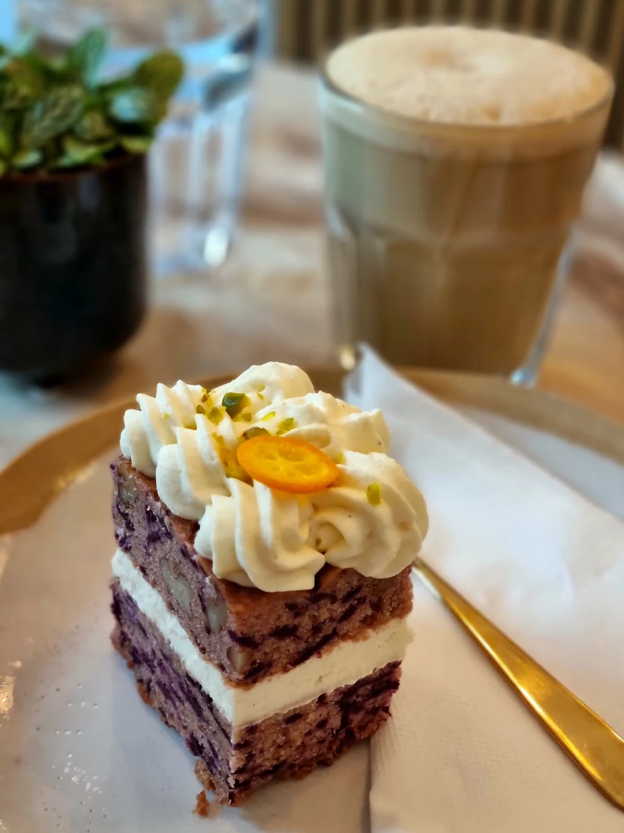 Veganer Karottenkuchen Mit Frischkäsecreme