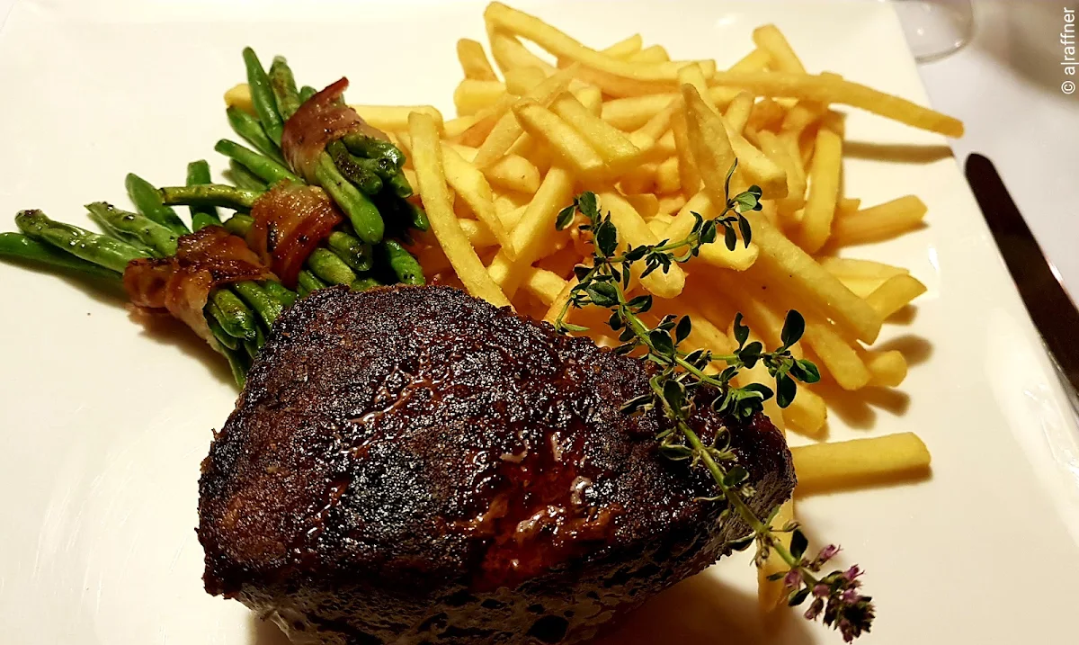 Filetsteak Mit Pommes