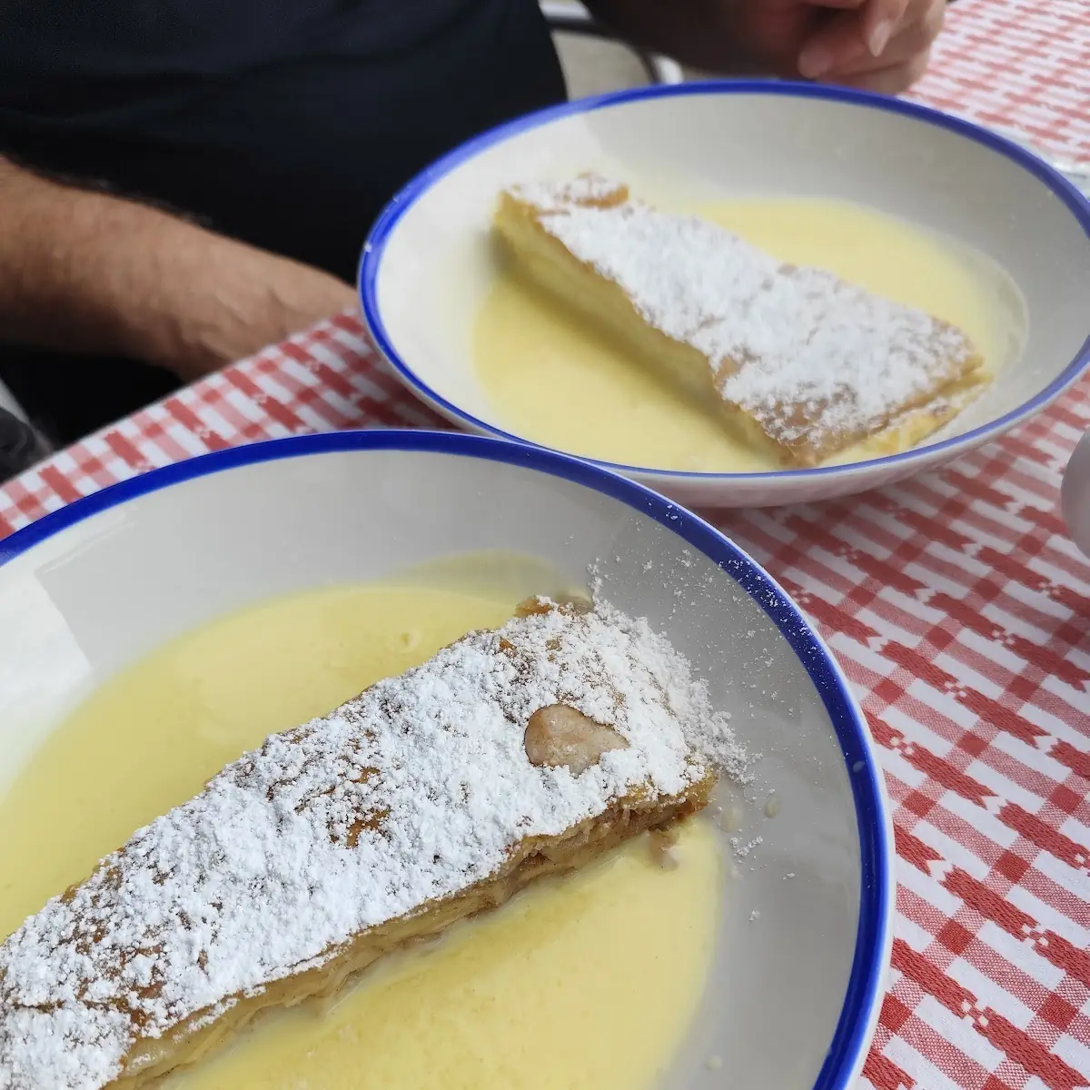 Apfelstrudel Mit Vanillesauce