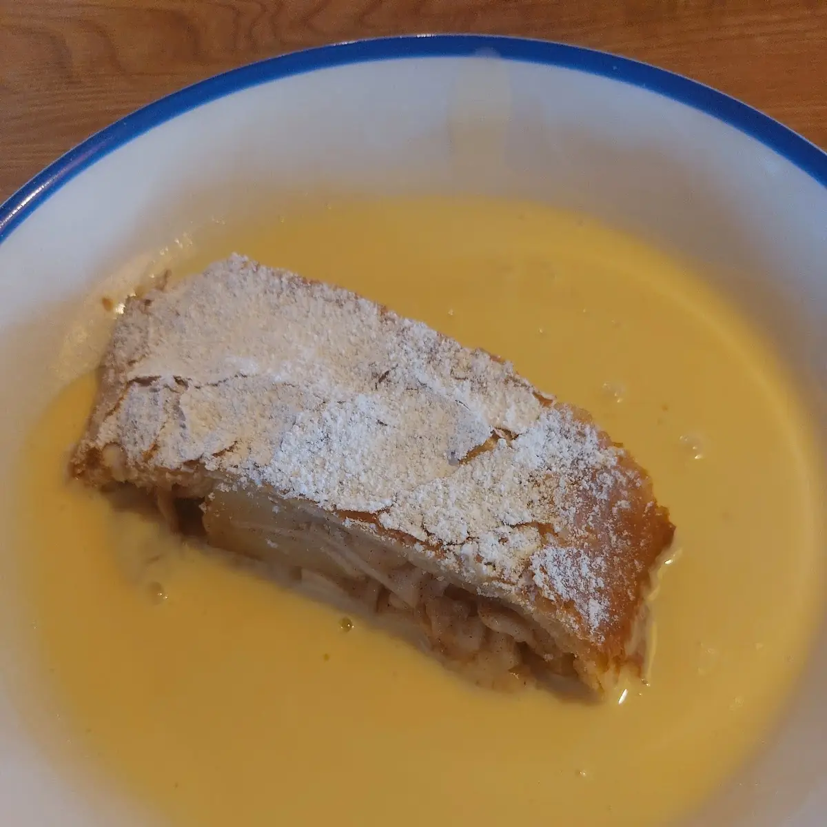 Apfelstrudel Oder Topfen-himbeerstrudel