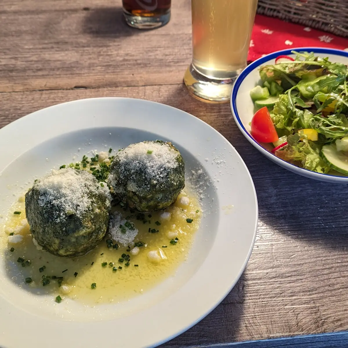 Spinatknödel Mit Salat