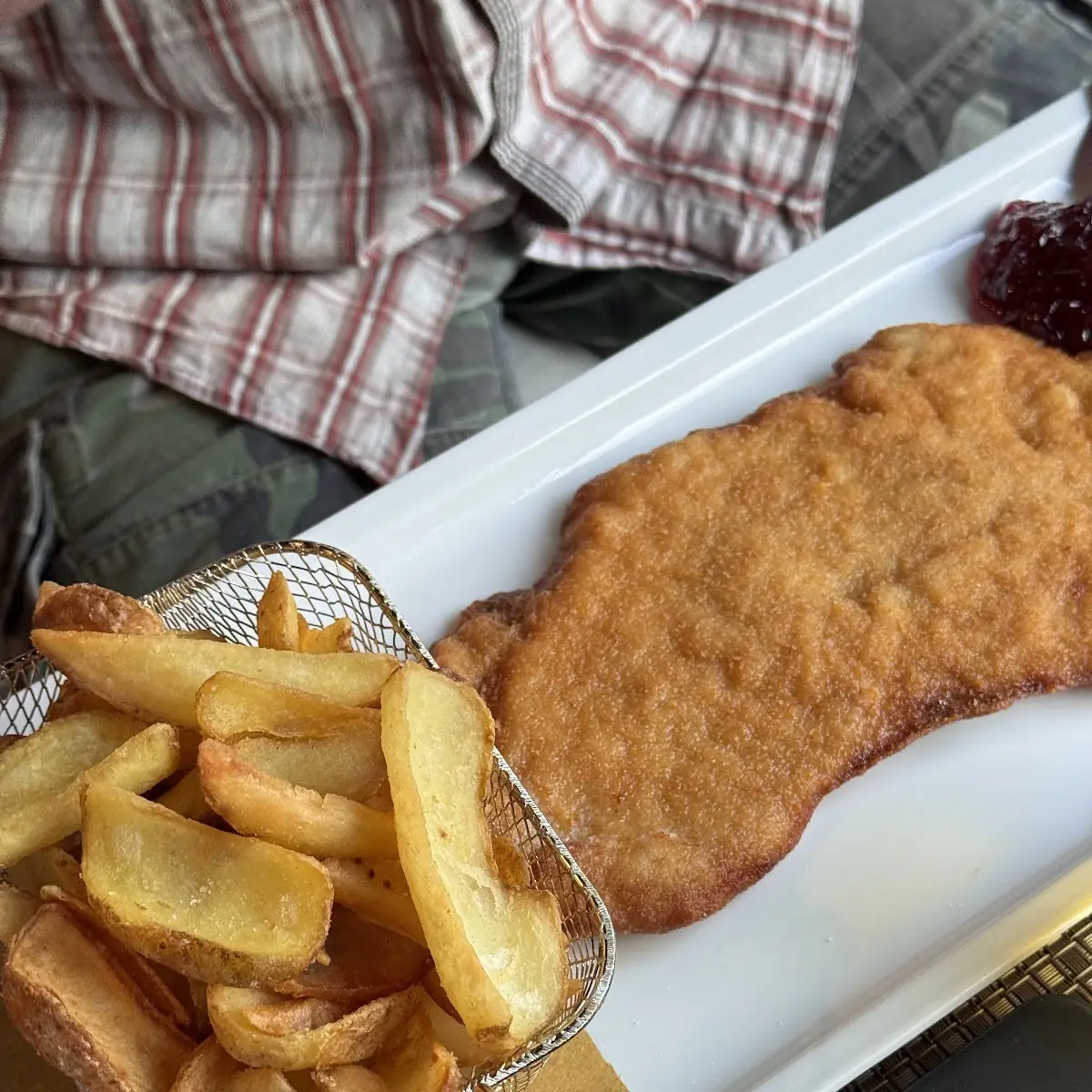 Wiener Schnitzel Mit Pommes