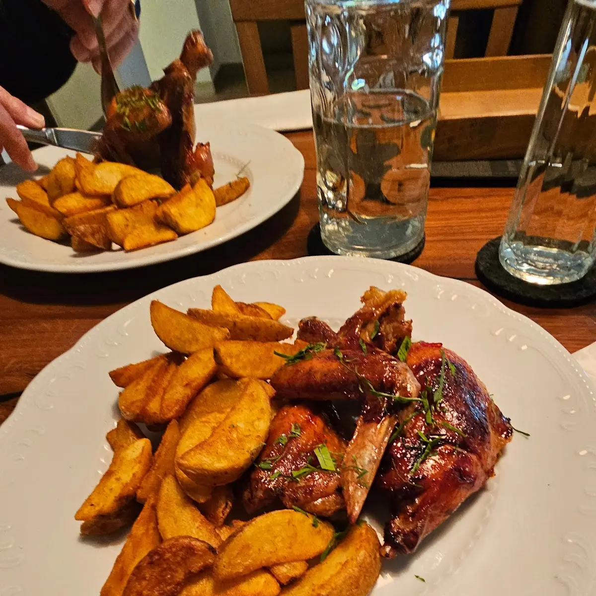 Gebratene Hendlteile Mit Wedges