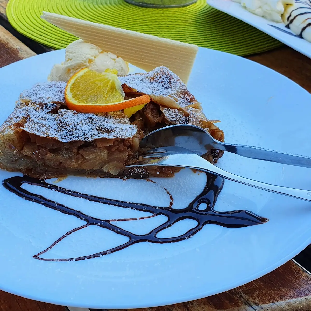 Apfelstrudel Mit Vanilleeis
