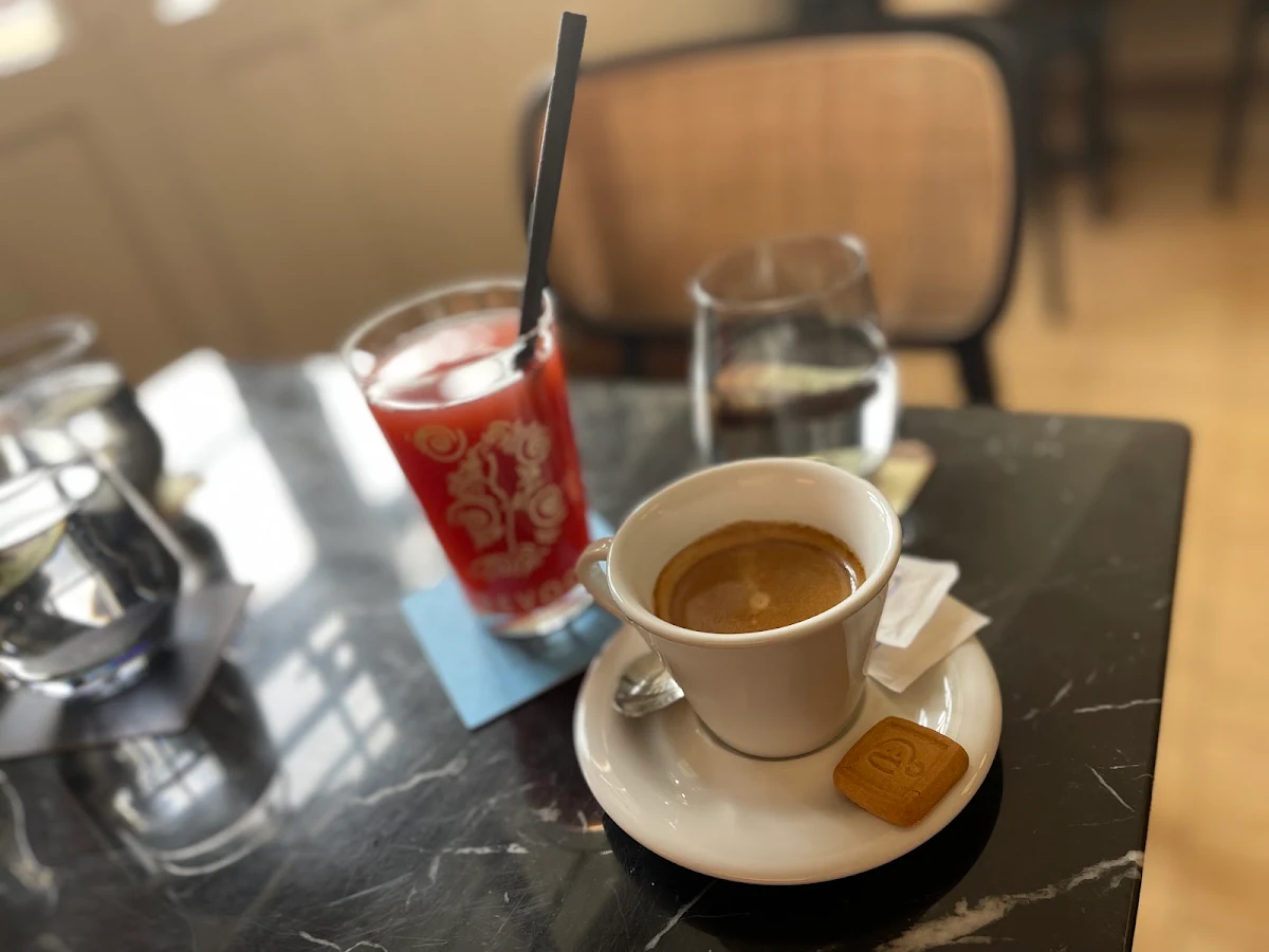 Erdbeer Pago Verlängerter Kaffee