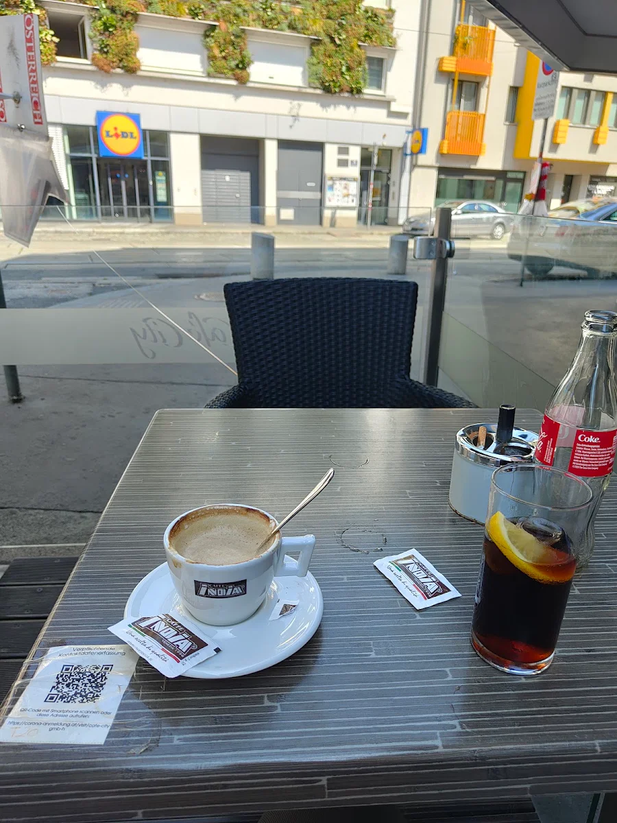 Coca Cola Cappuccino, Café City