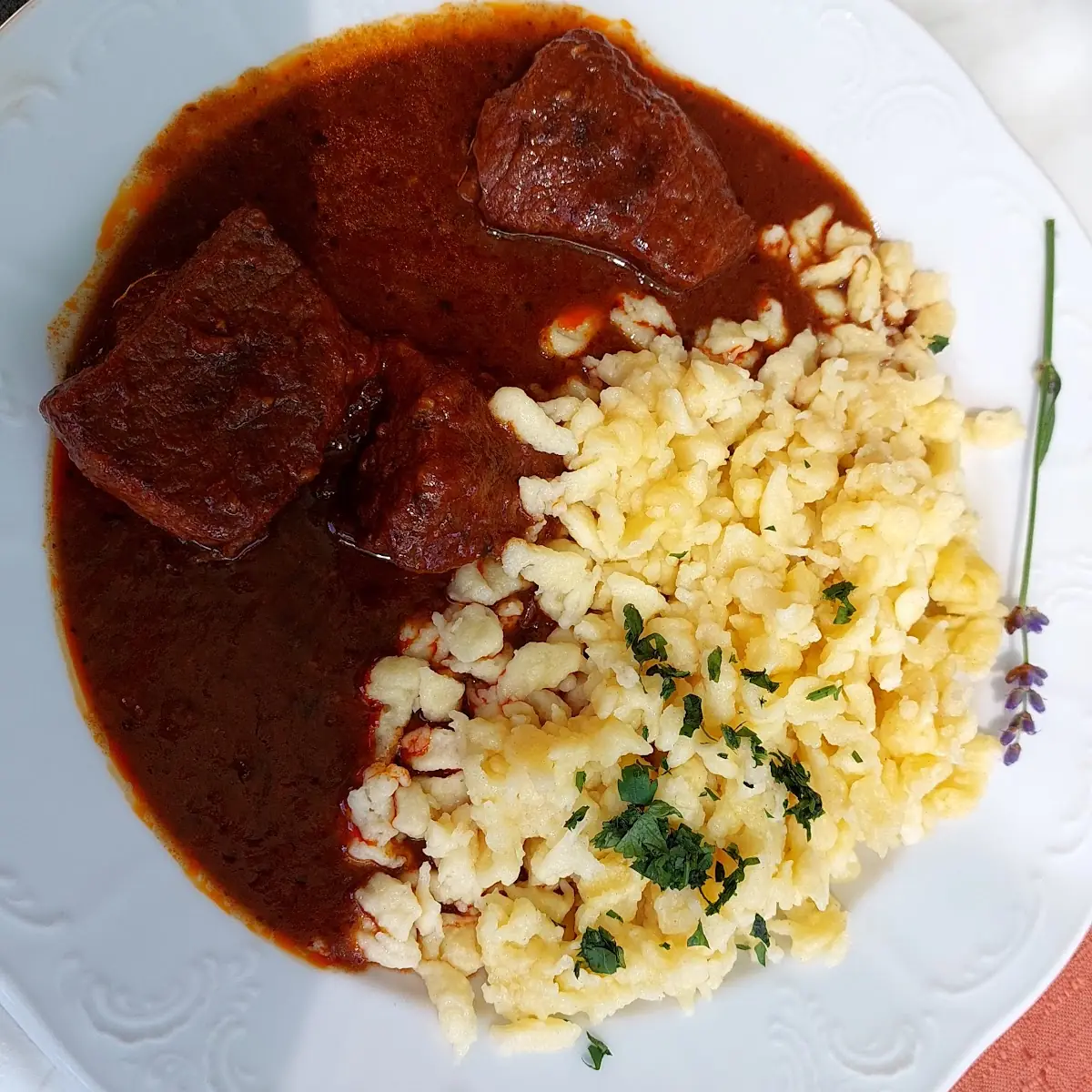 Gulasch Mit Spätzle