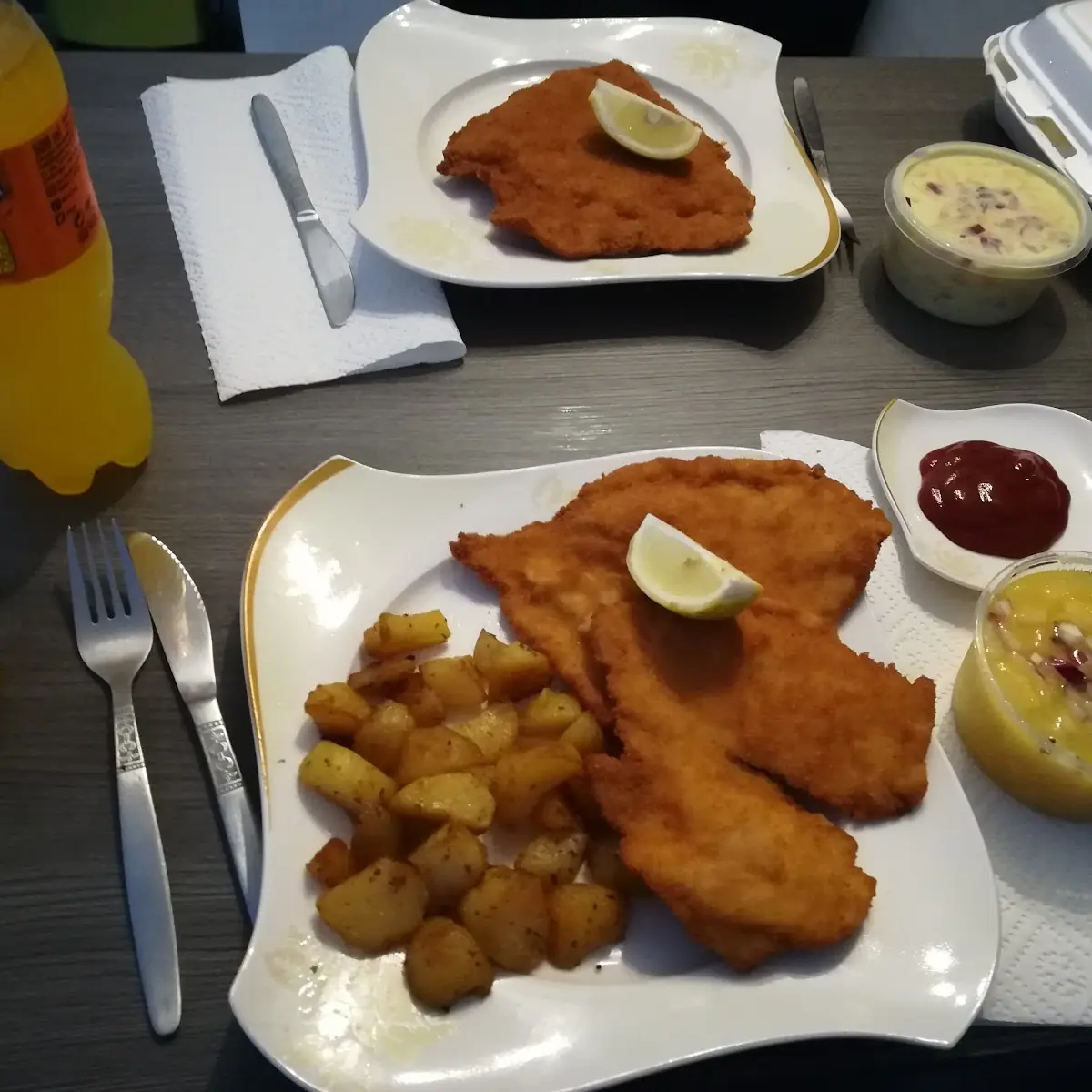 Puten Schnitzel Kartoffelsalat Und Petersilkartoffel