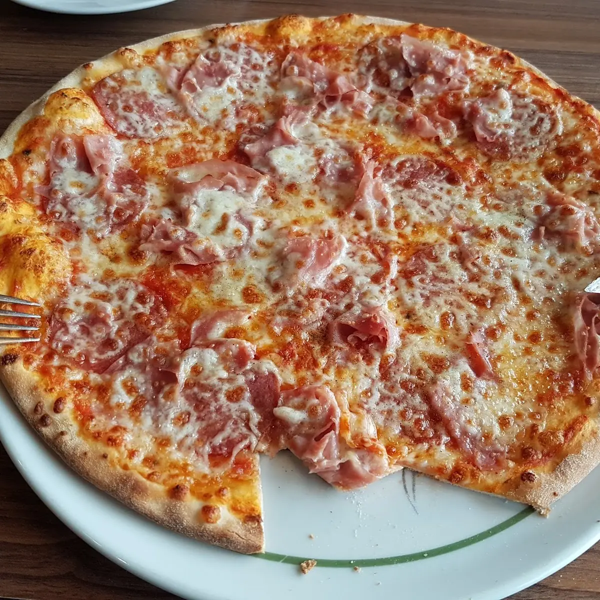 Pizza Cardinale Mit Mais