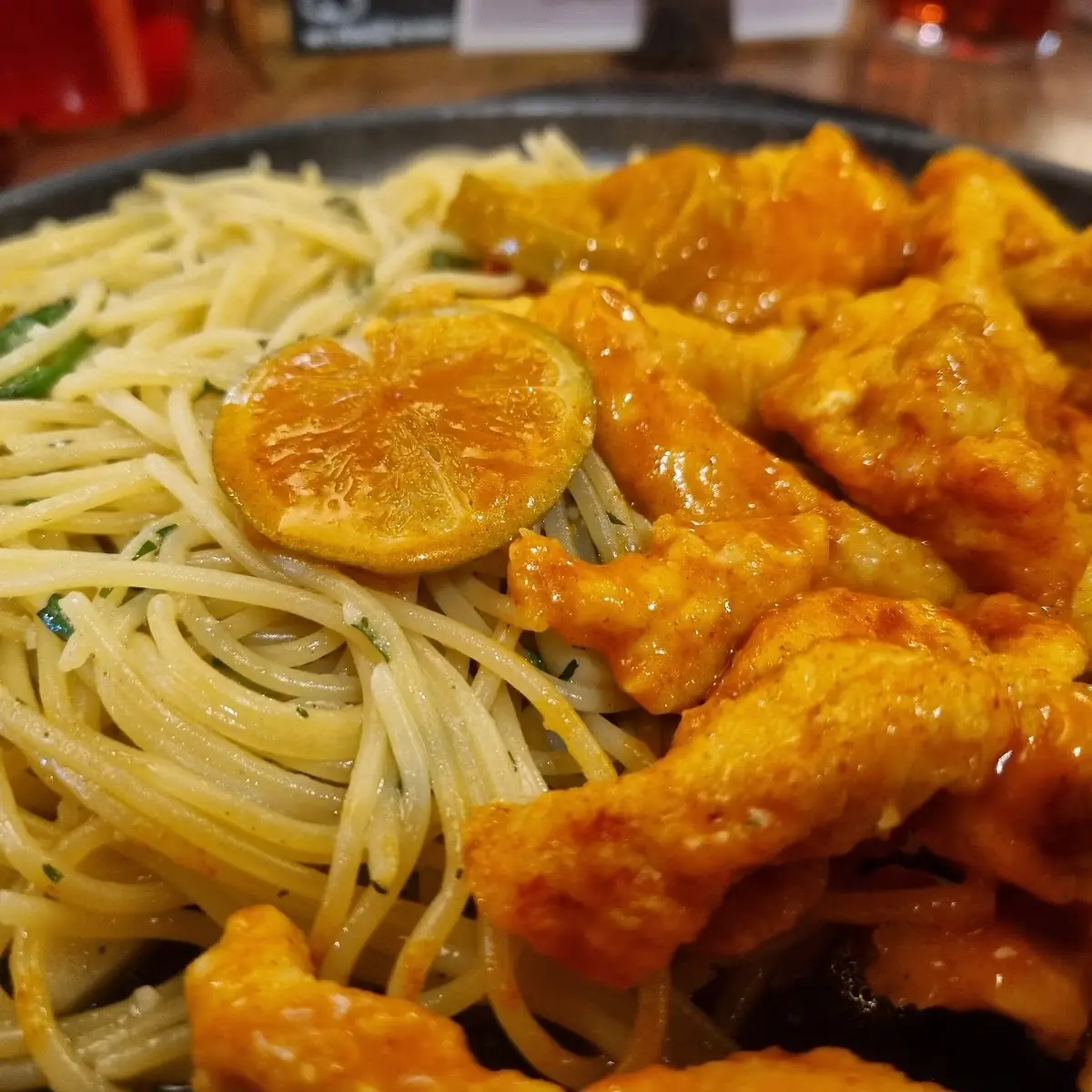 Spagetti Mit Hühnchen Und Zitrone
