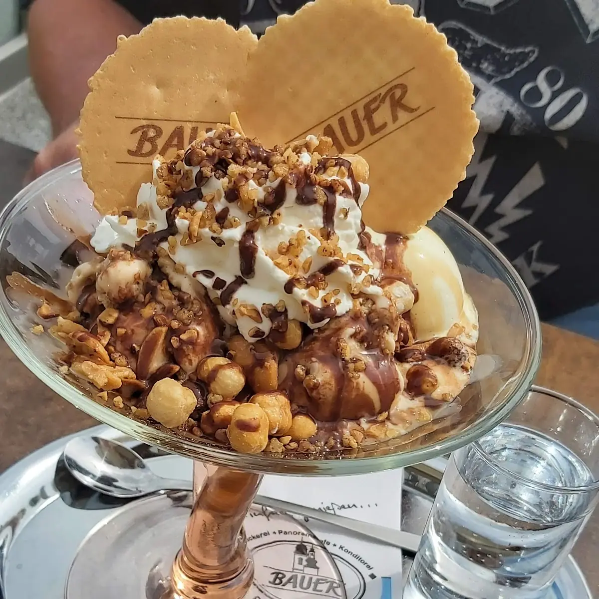 Nussbecher