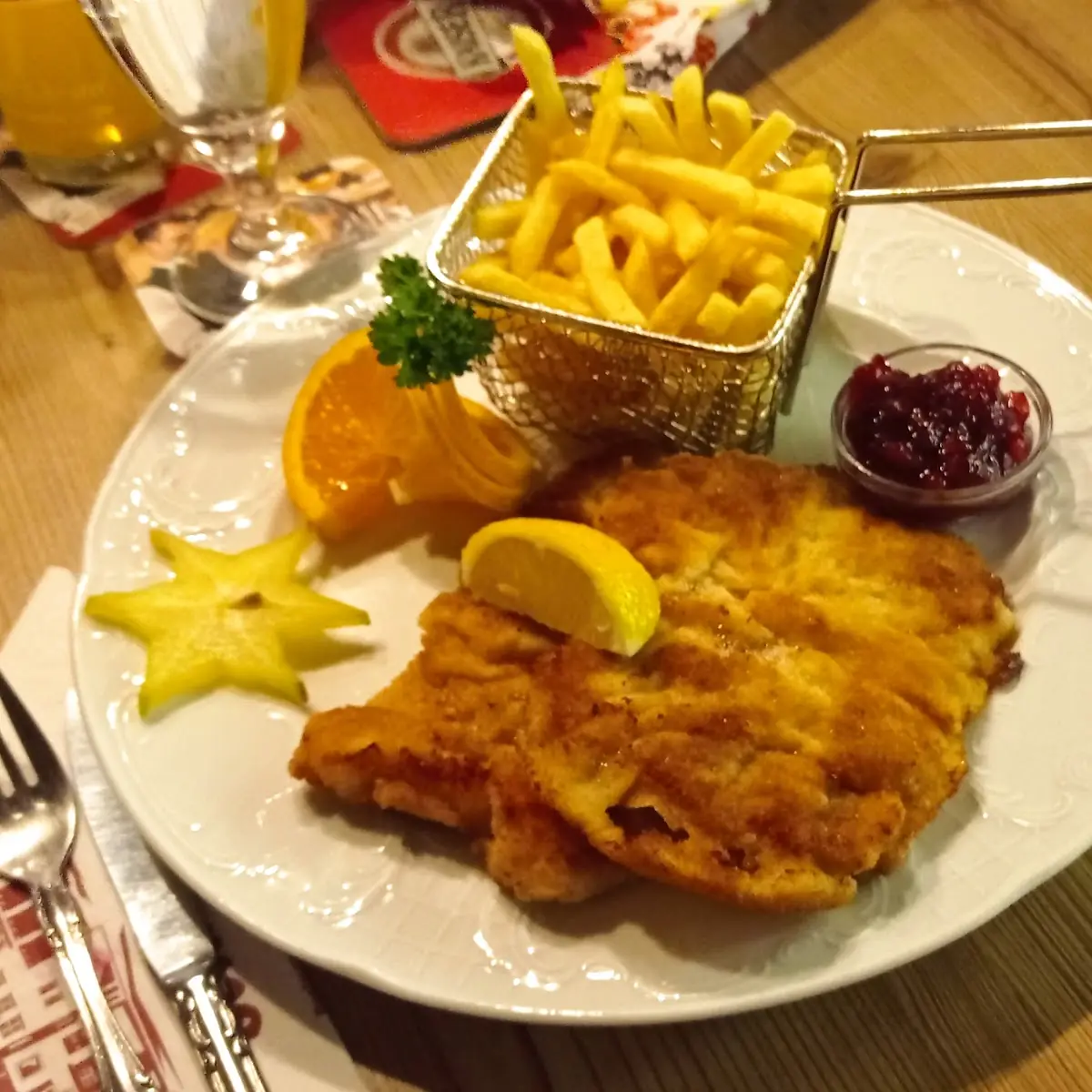 Kalbsschnitzel Mit Pommes Frites