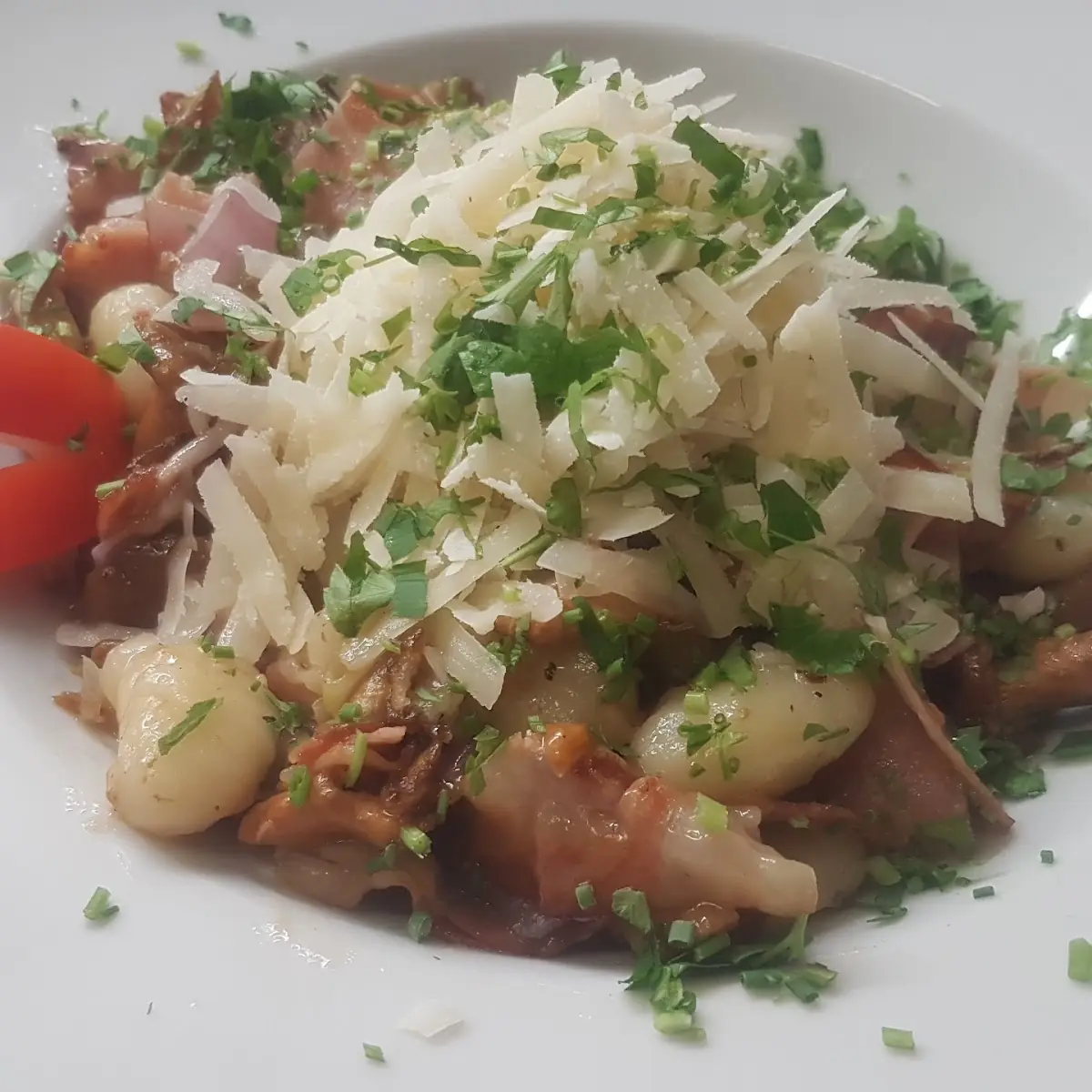 Gnocchi Mit Eierschwammer Speck Parmesan