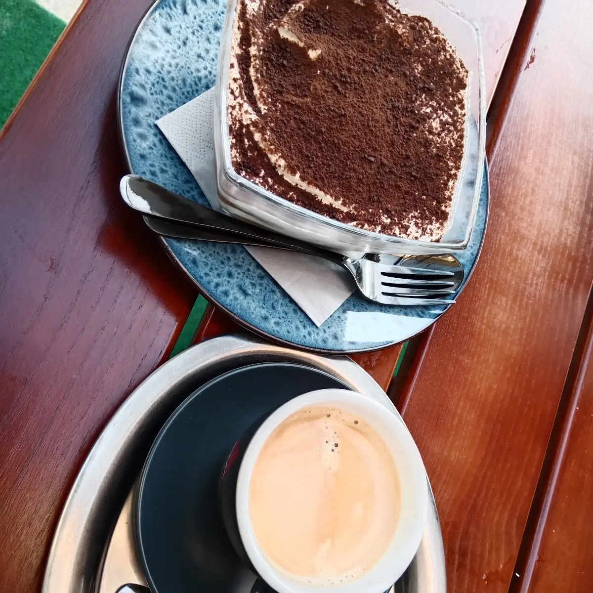 Hausgemachtes Tiramisu Und Kaffee