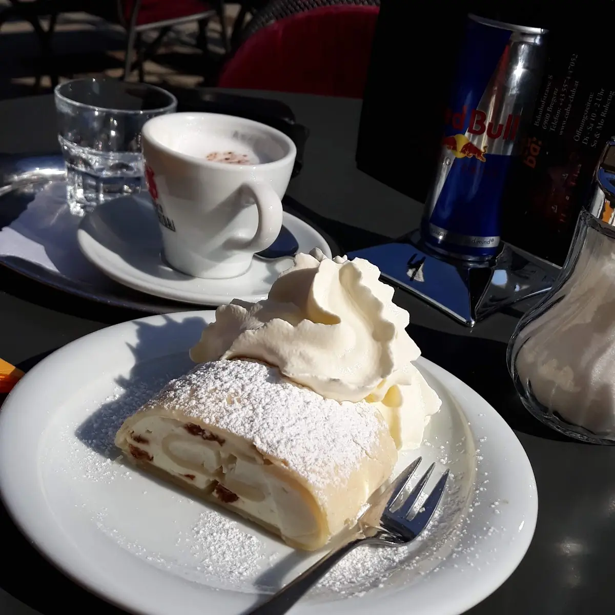 Topfenstrudel Mit Sahne