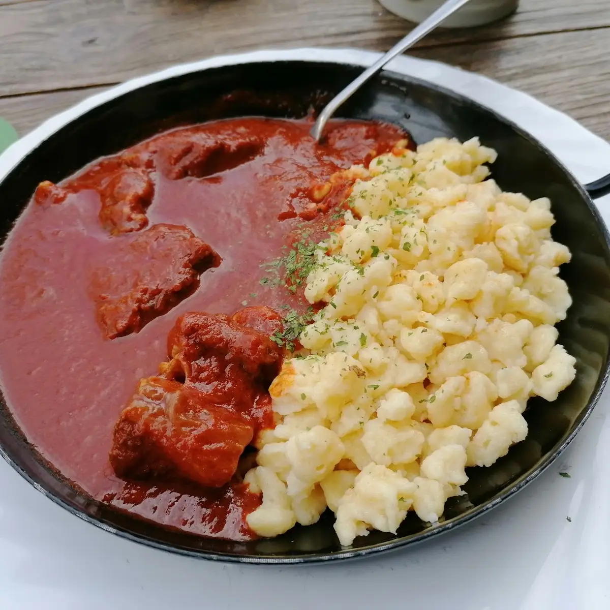 Gulasch Vom Rind Mit Butternockerln