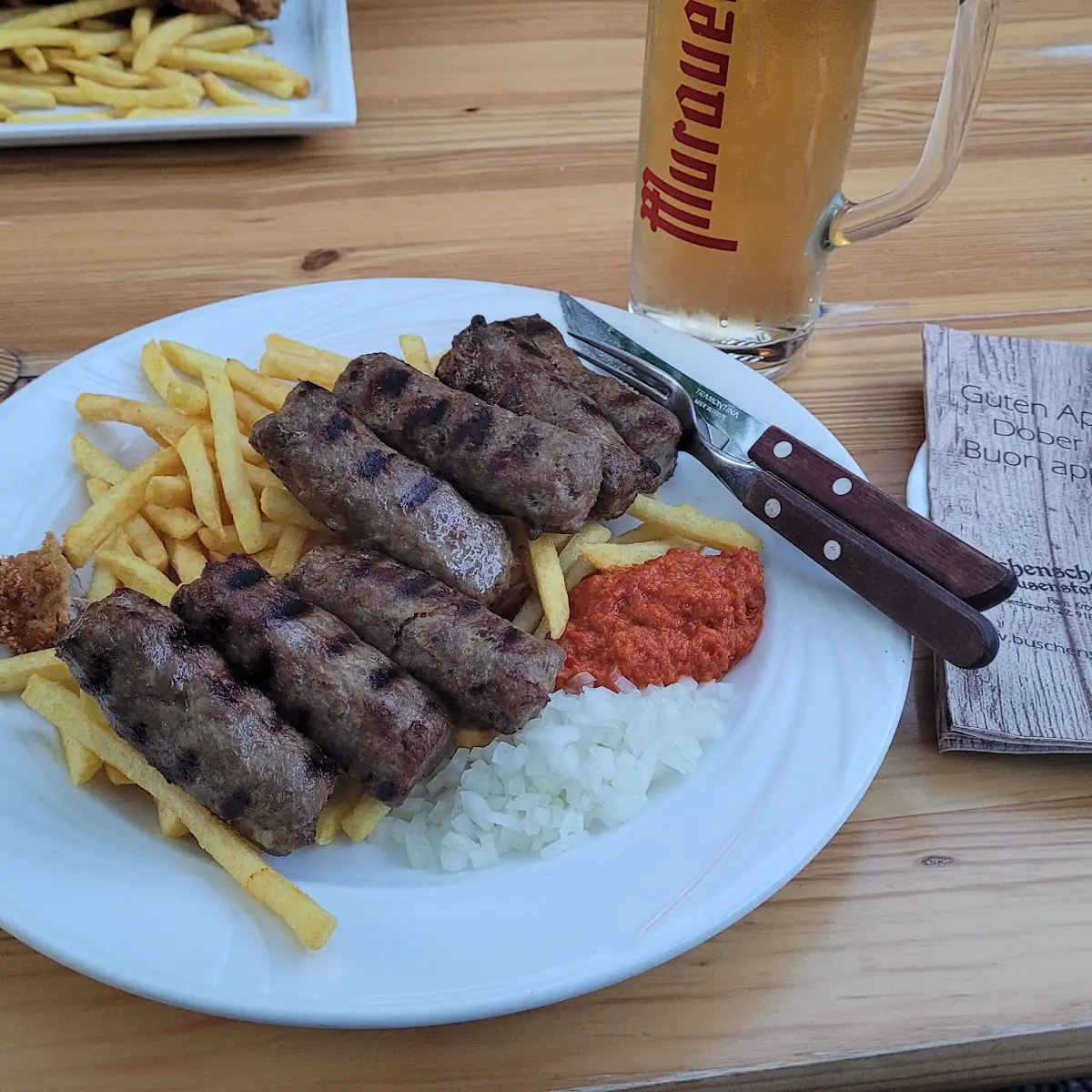 Pommes Frites Und Cevapcici