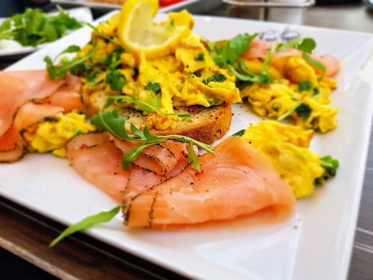 Feiner Lachs Auf Chaibrot