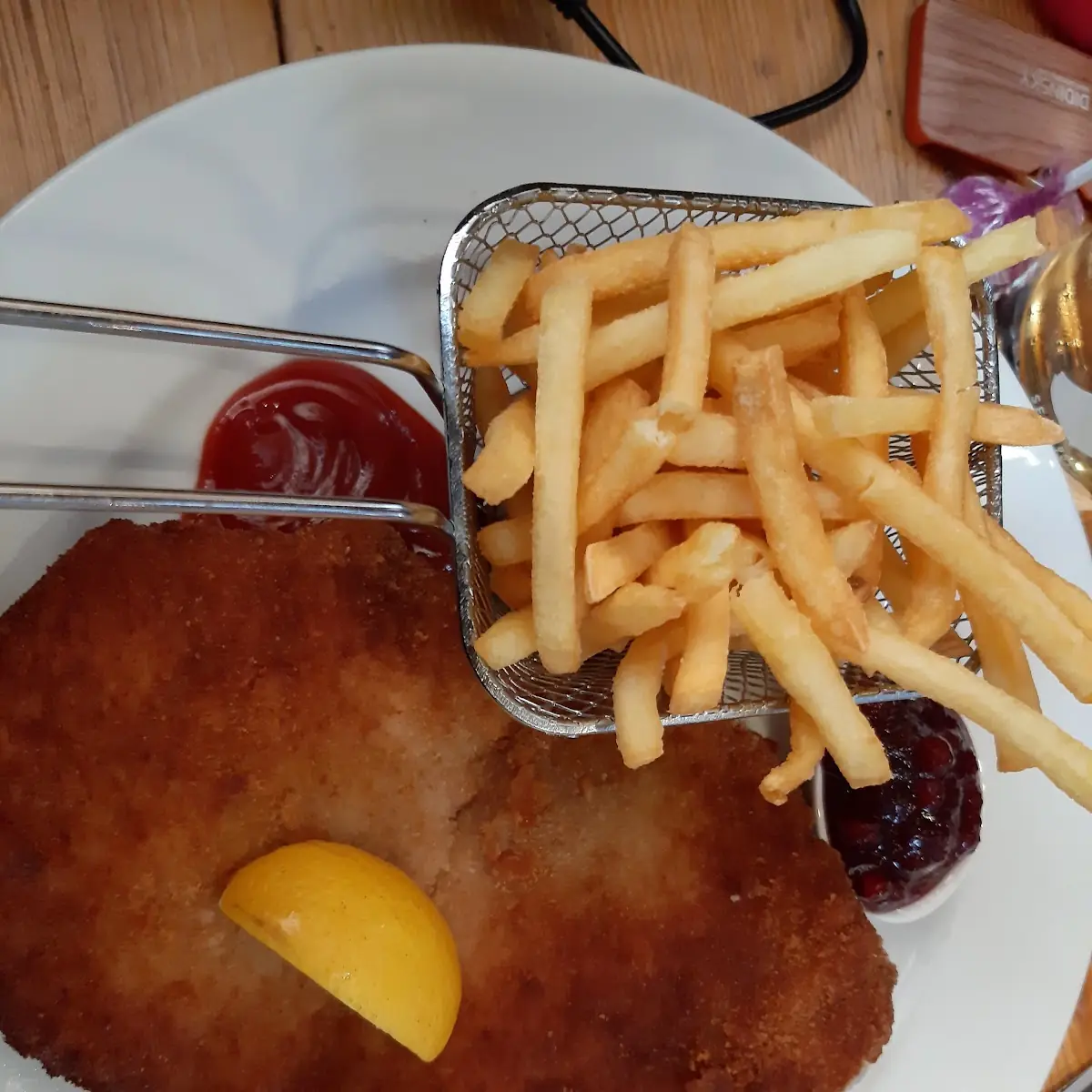 Schnitzel Mit Pommes Frites