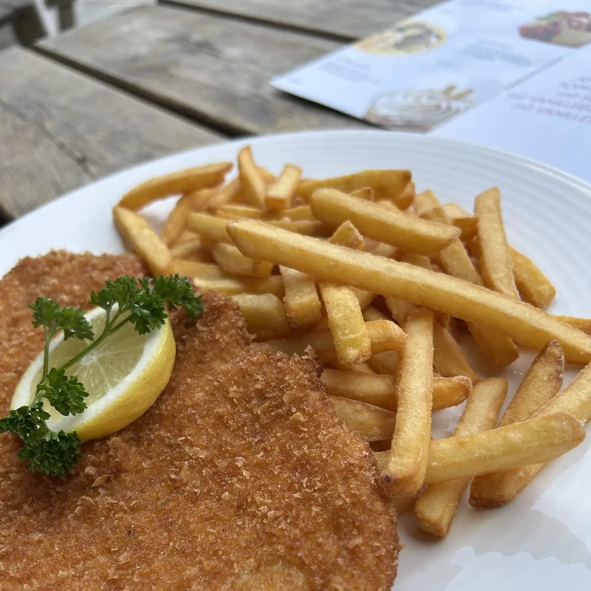 Wienerschnitzel Mit Pommes