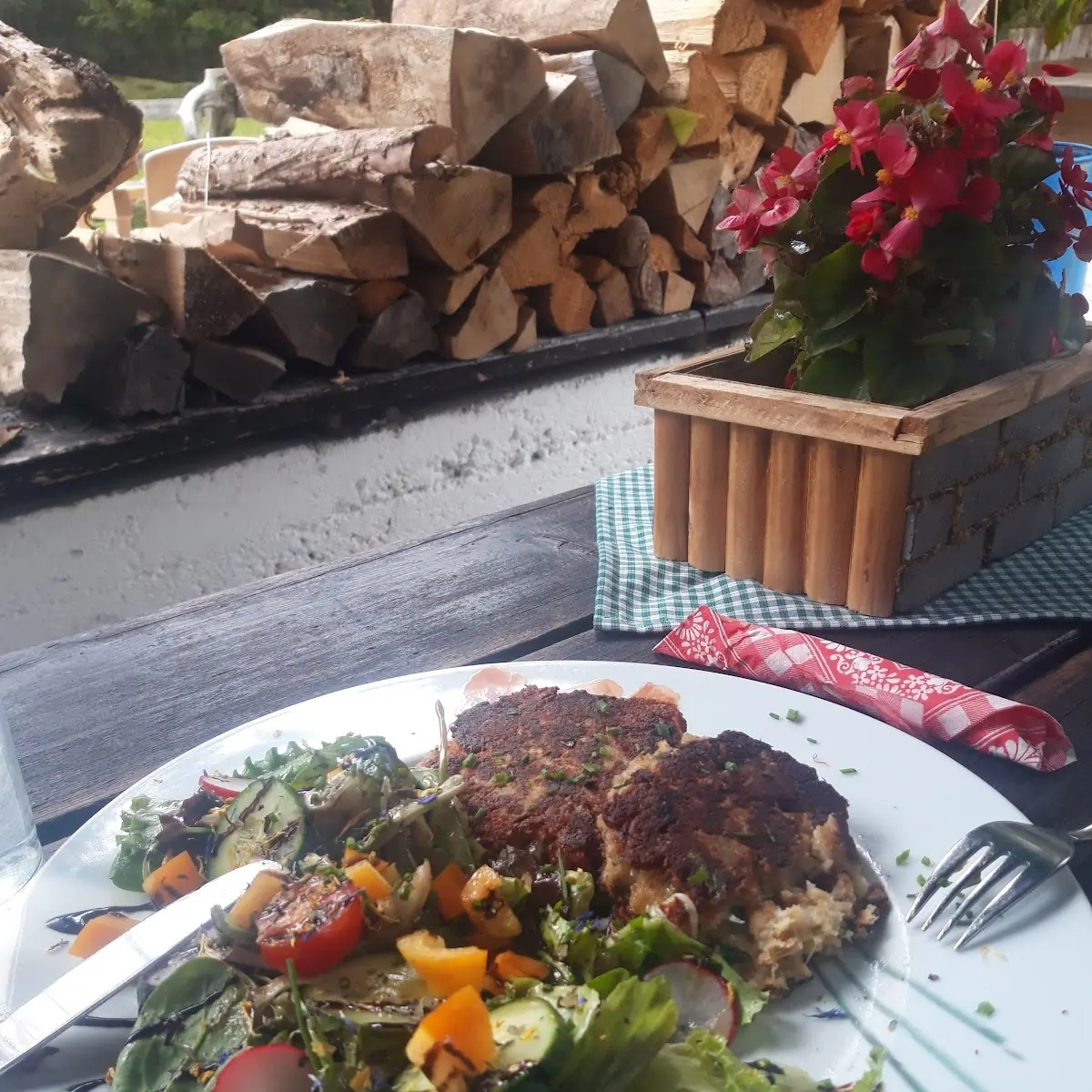 Kasknödel Mit Salat