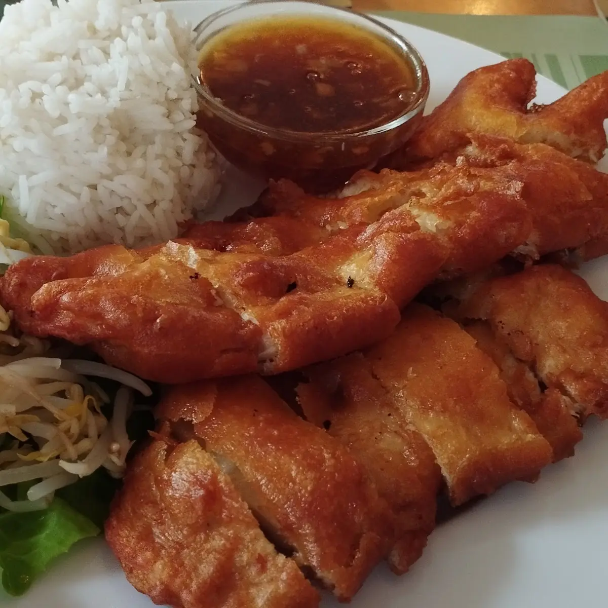 Gebackenes Hühnerfleisch Mit Knoblauchsauce