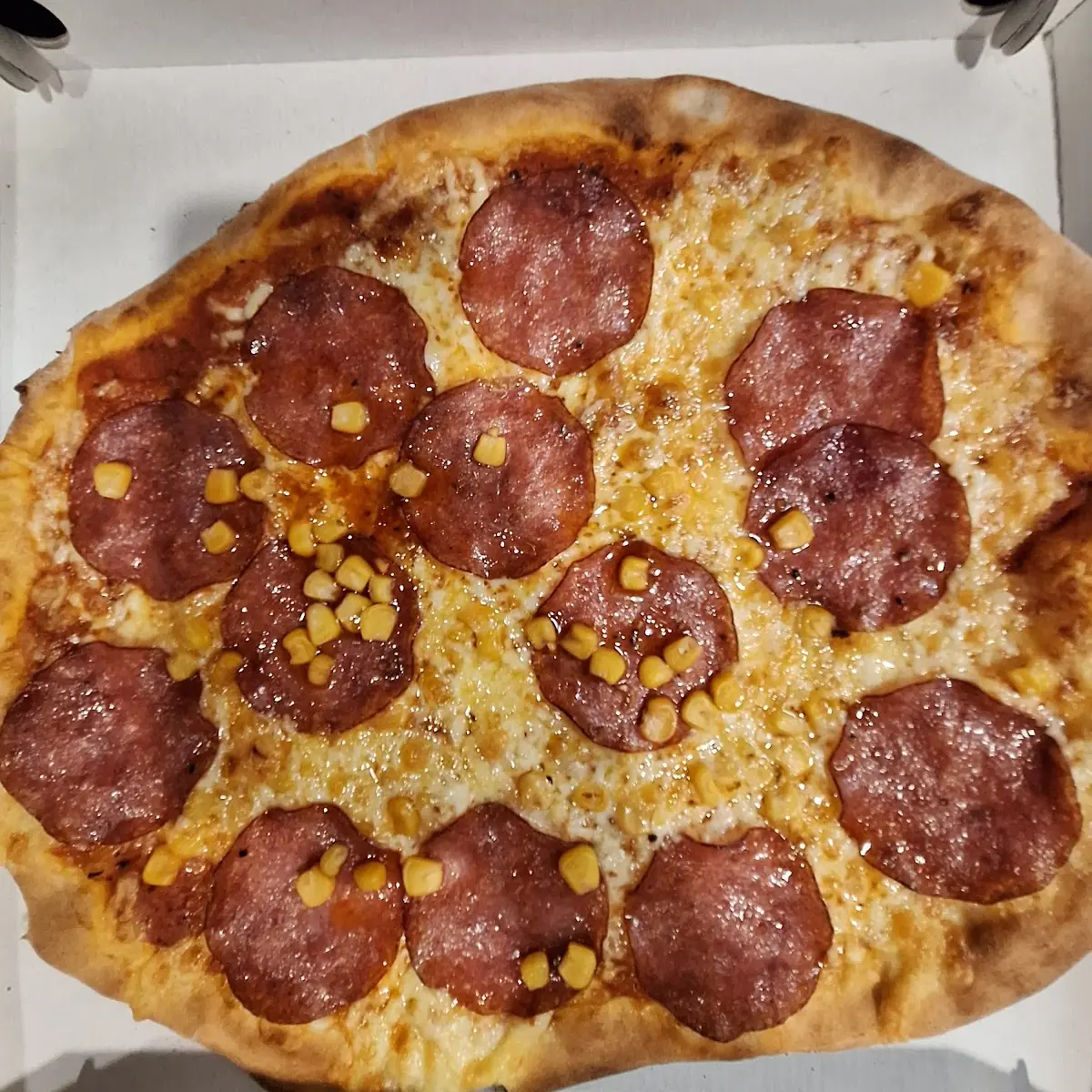 Salami Pizza Mit Mais