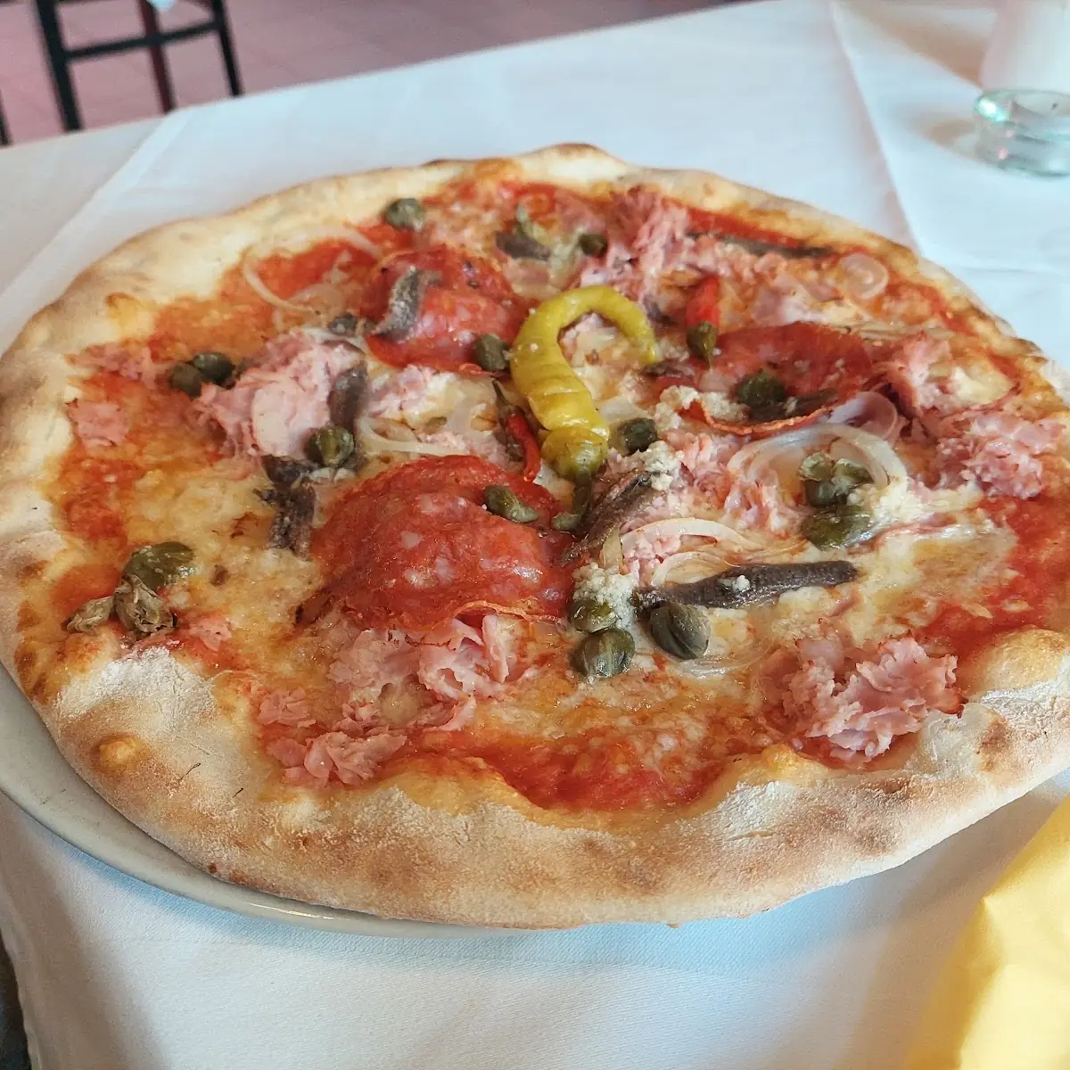 Pizza Cardinale Mit Spiegelei