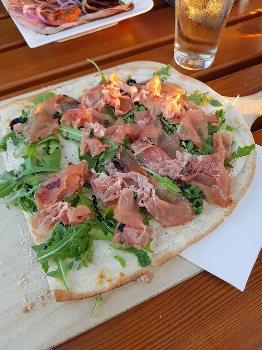 Ruccola Mit Proschutto Flammkuchen