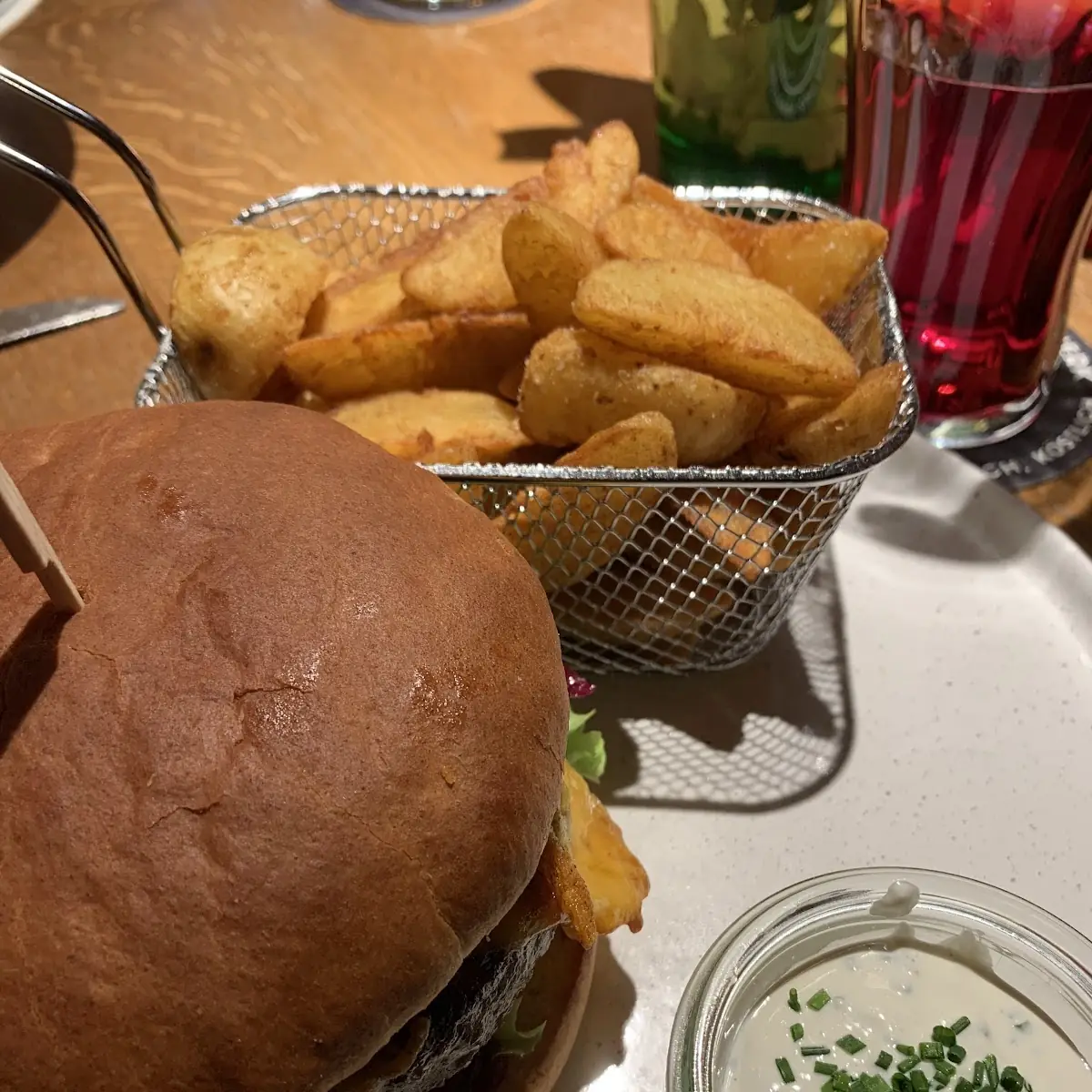 Rindfleisch Burger Mit Pommes