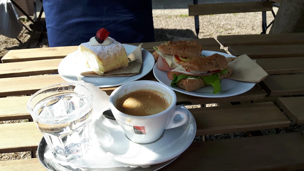 Cappuccino Topfenroulade Kornspitz Gefüllt