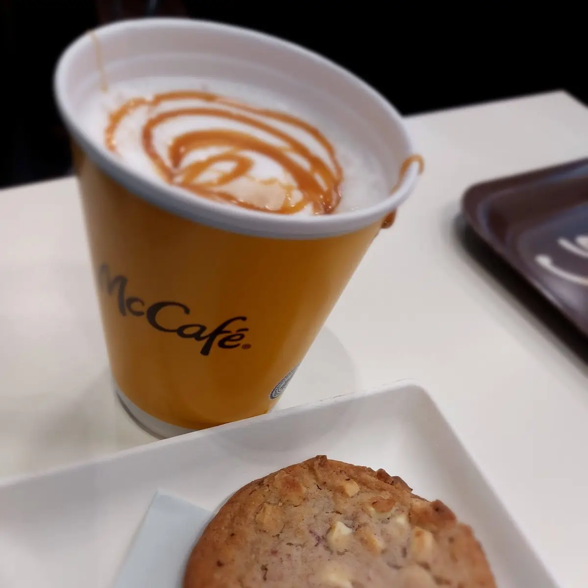 Caramell Latte and Cookie