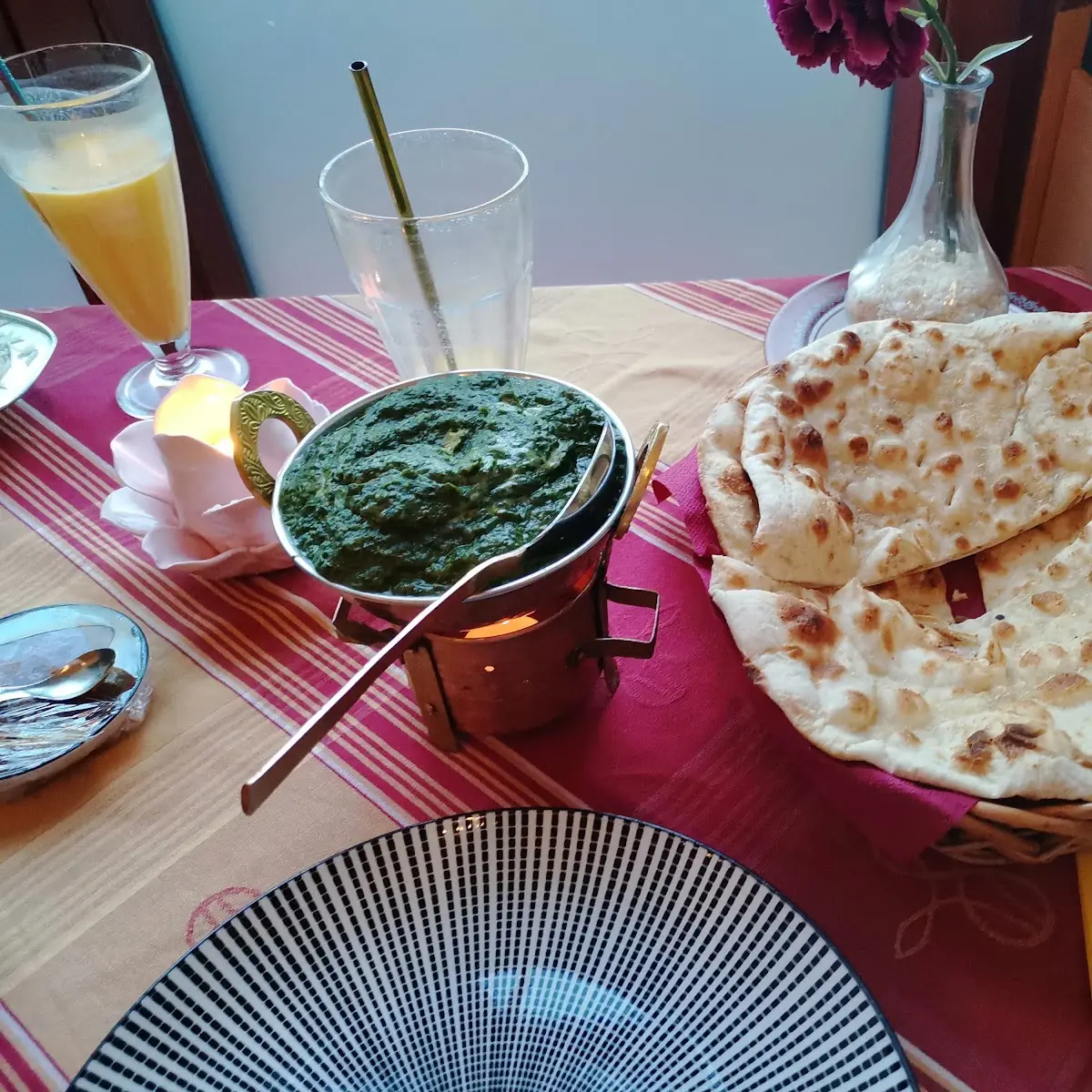 Pallak Lamm Mit Knoblauch Naan