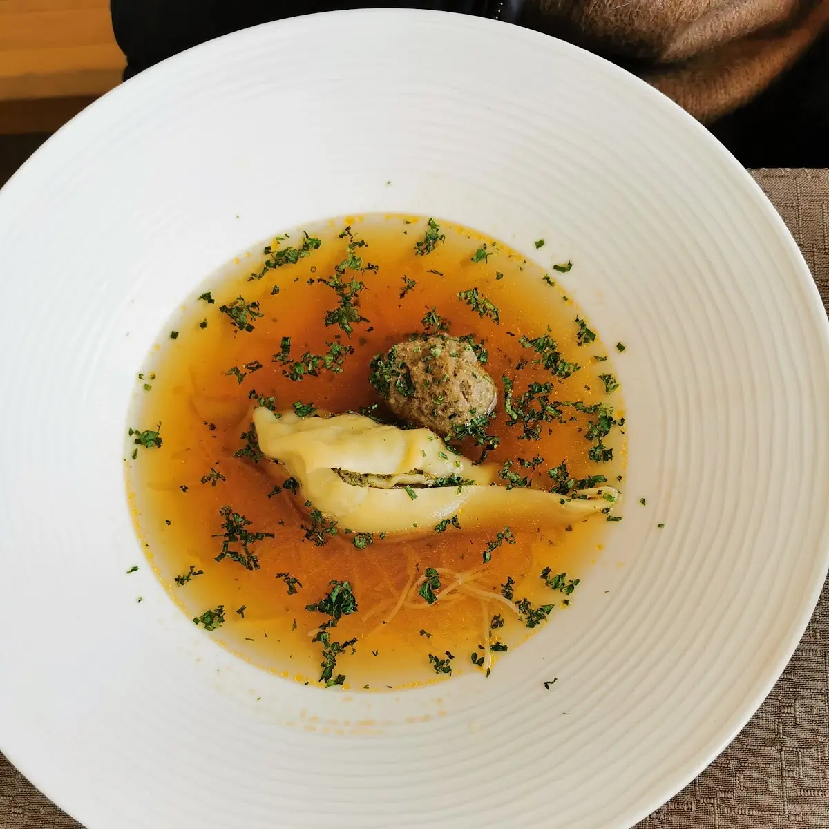 Brühe Mit Maultasche Und Leberknödel