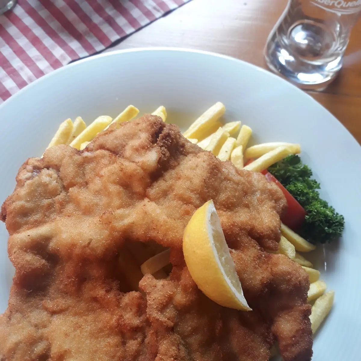 Wiener Schnitzel Mit Pommes