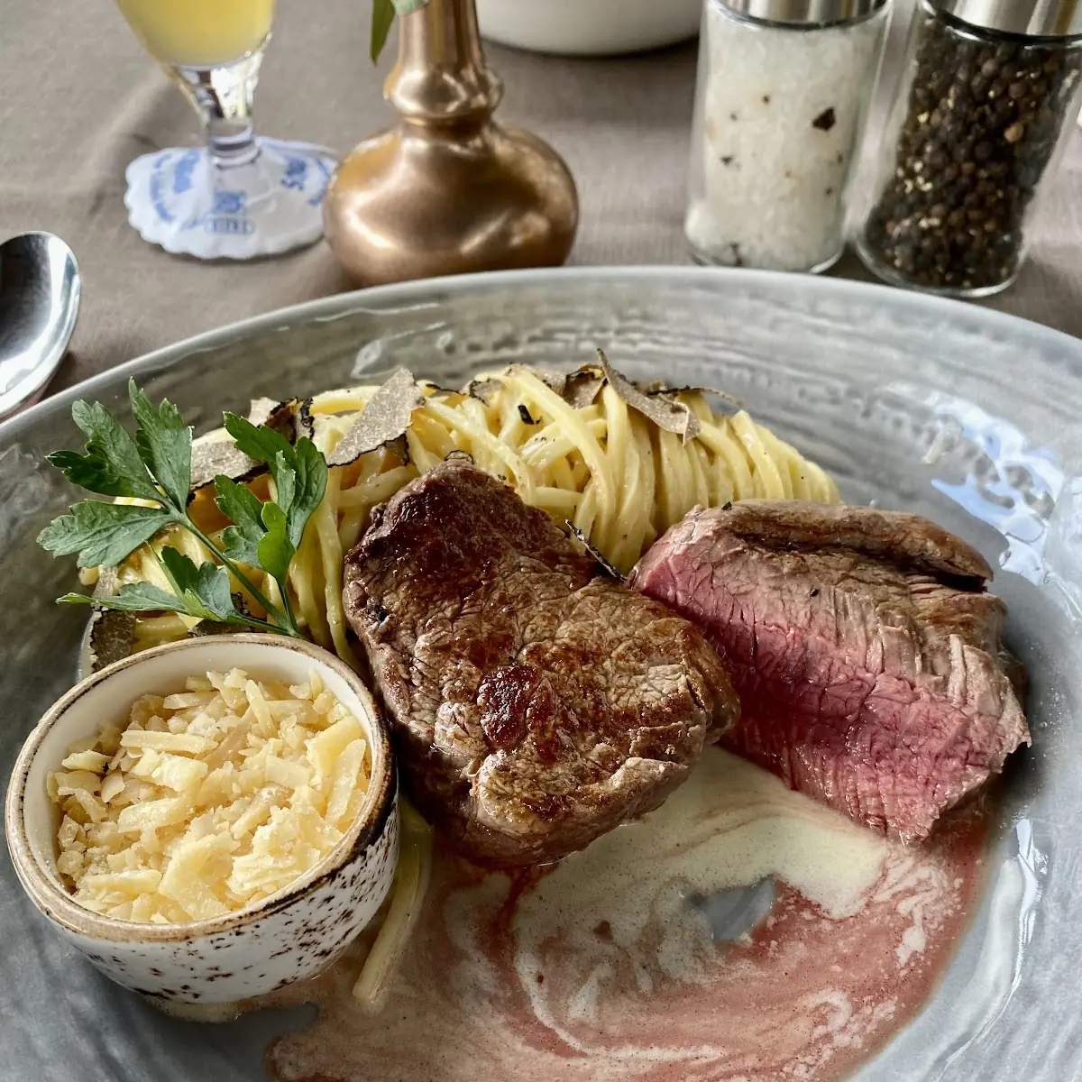 Rindersteak Mit Tagliatelle Und Trüffel