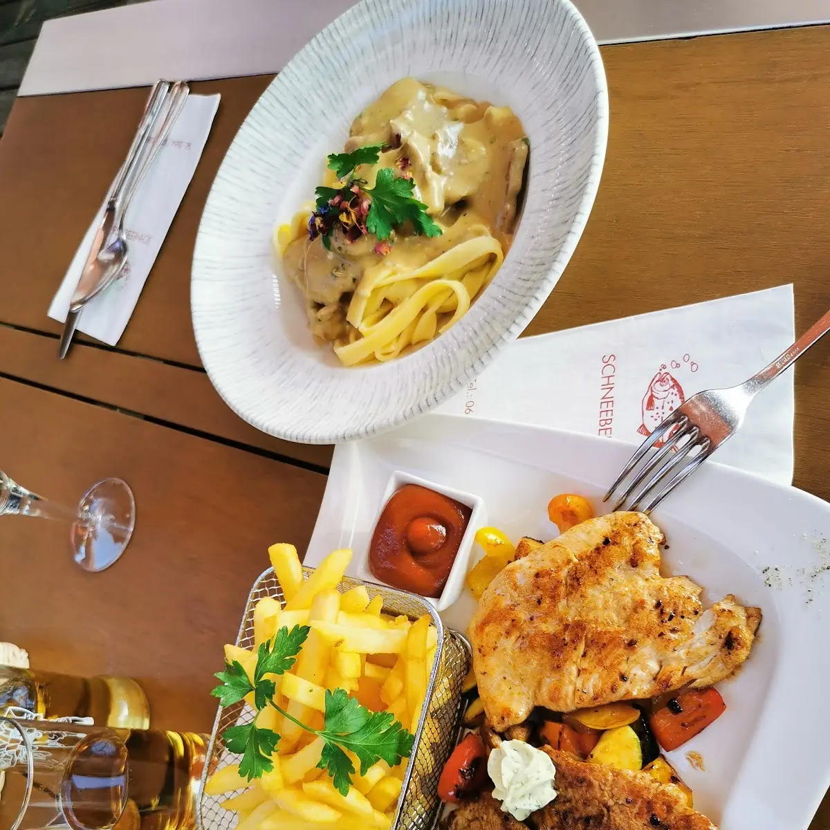 Grillteller Und Bandnudeln Mit Schweinsfiletspitzen
