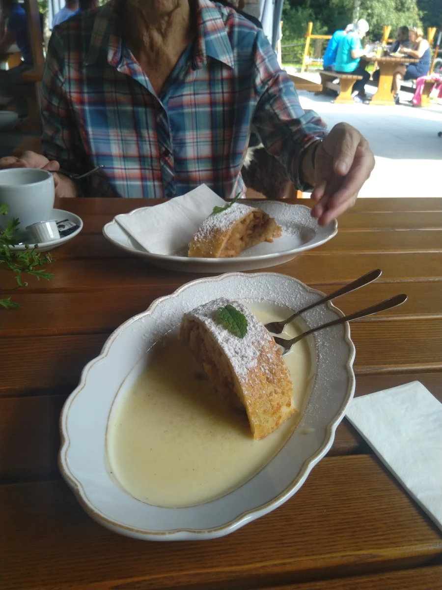 Apfelstrudel Mit Vanillesauce