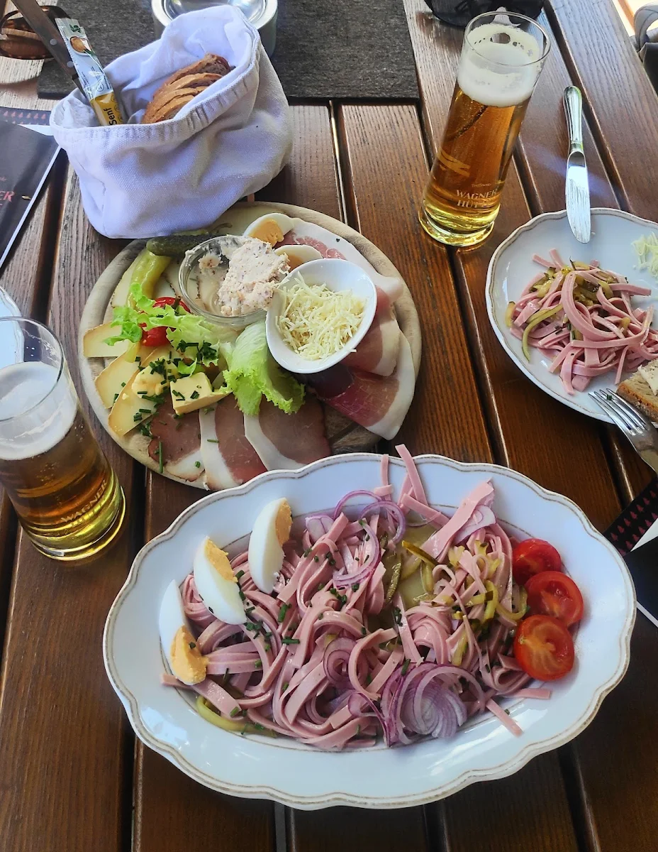 Tiroler Brettl Jause Und Wurstsalat
