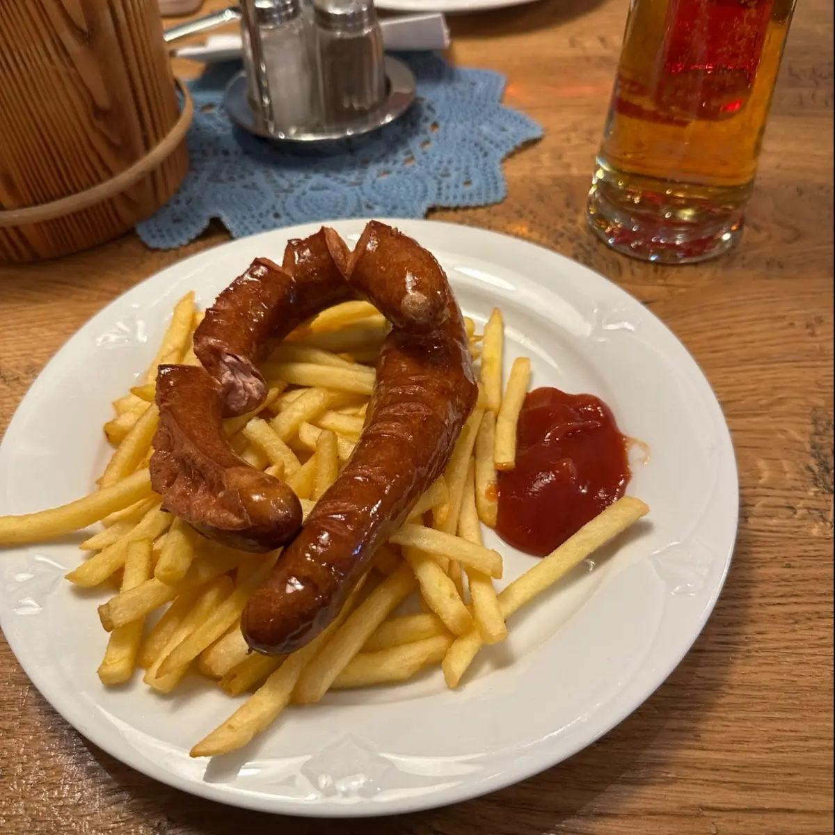 Grillwürstel Mit Pommes