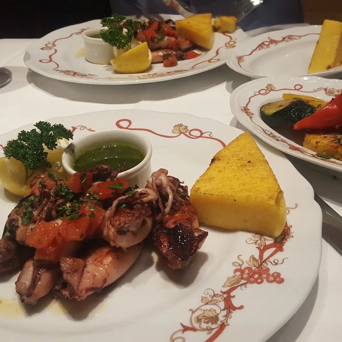 Calamari Gegrillt Mit Polenta