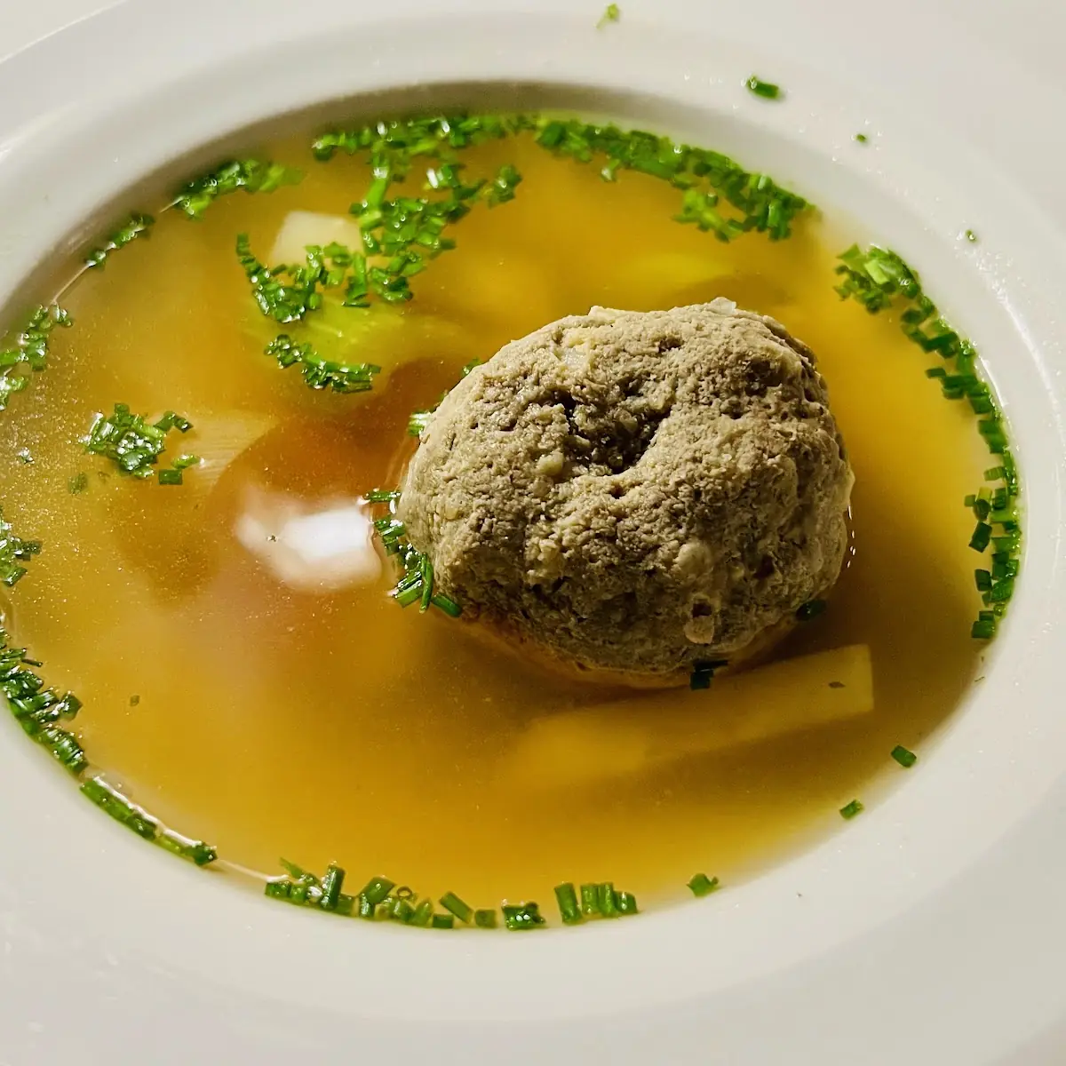Leberknödelsuppe