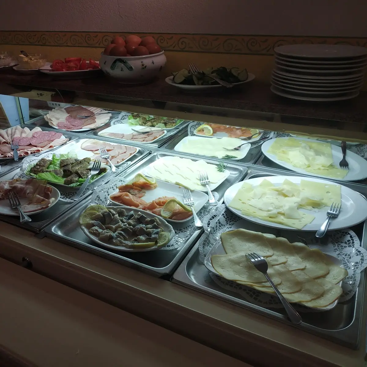 Buffet Salé Salade Et Saucisse